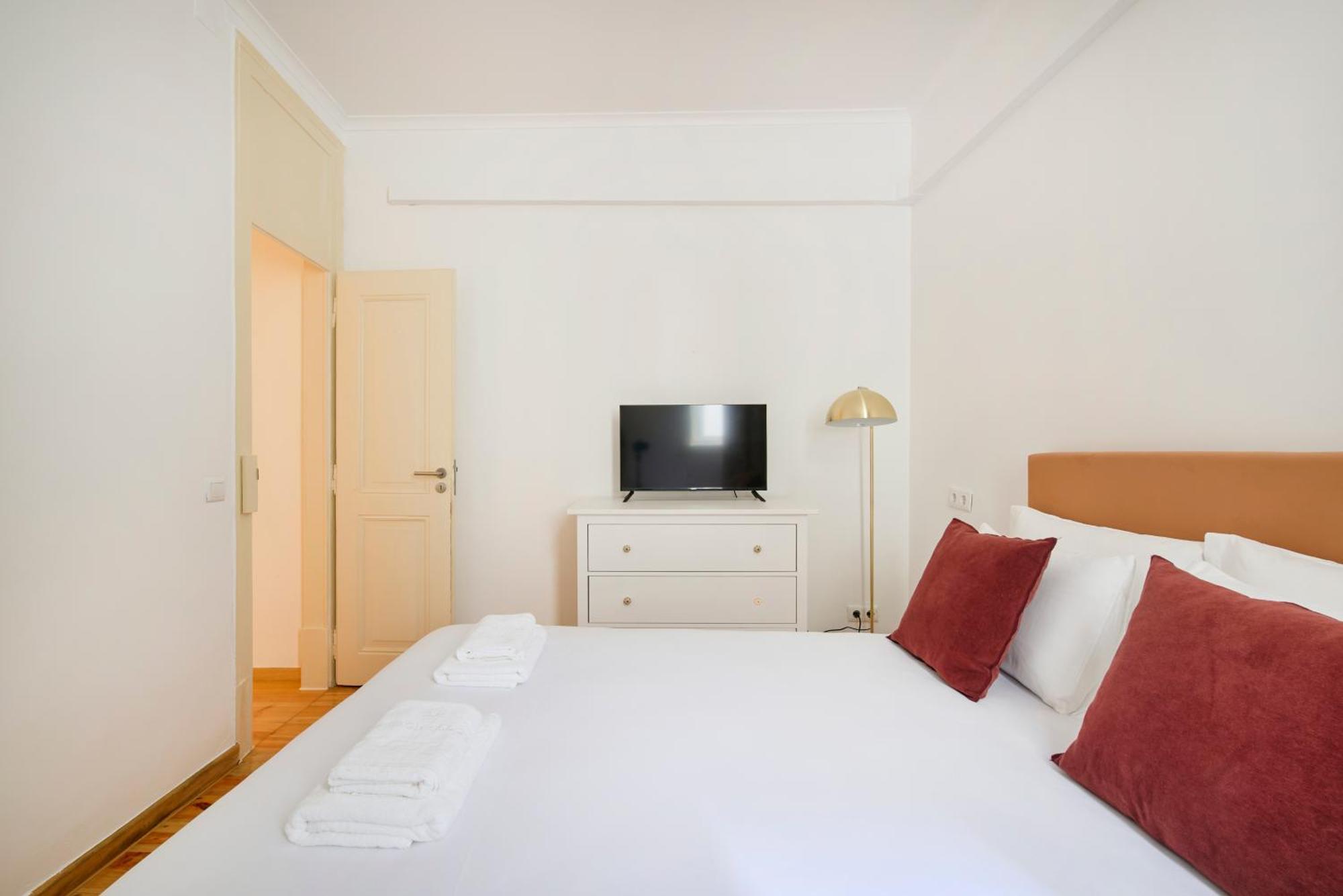 Small Double Room,1563475660:JPEG