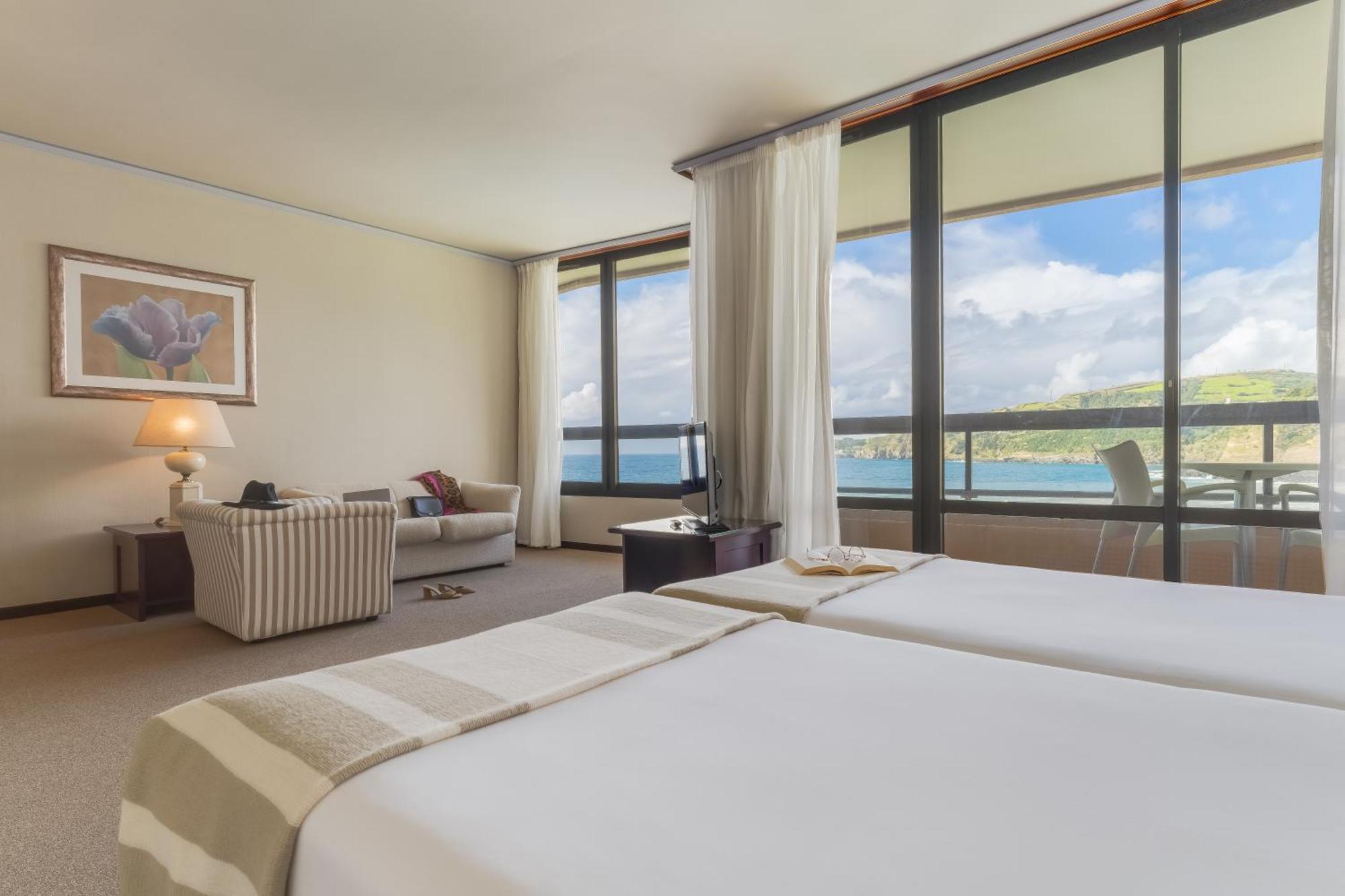 Suite Júnior Tripla com Vista Mar