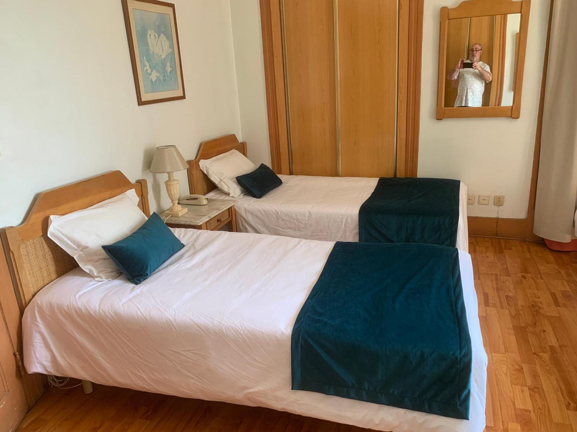 Twin Room,1576693970:JPEG