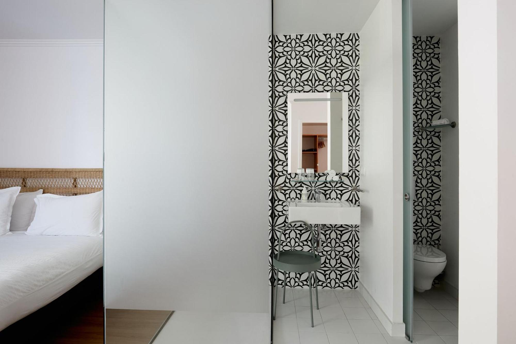 Kamer met Kingsize Bed en Uitzicht op het Zwembad