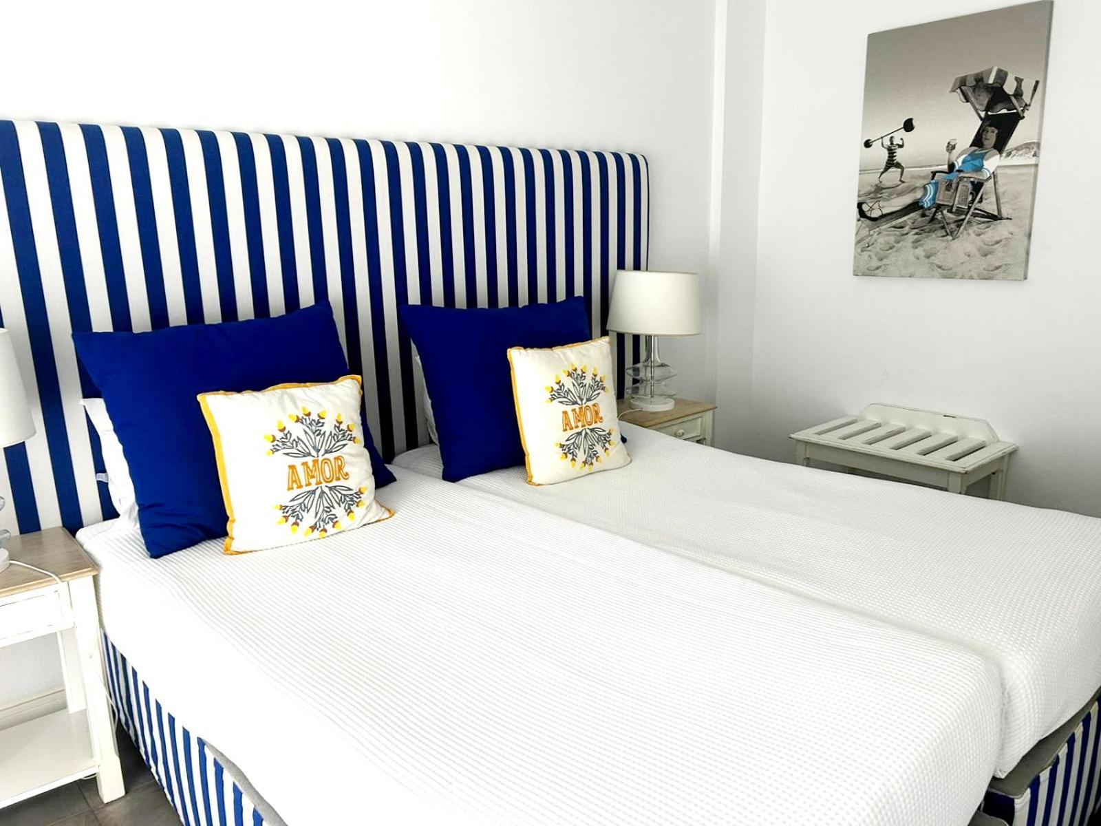 Twin Room with Pool View,1584524816:JPEG