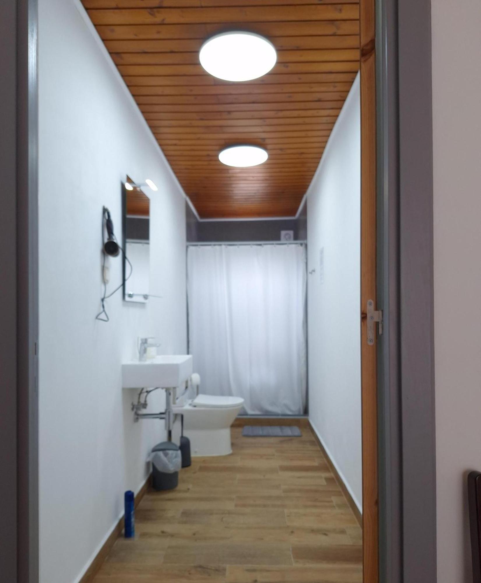 Quarto Duplo com Casa de Banho Privativa