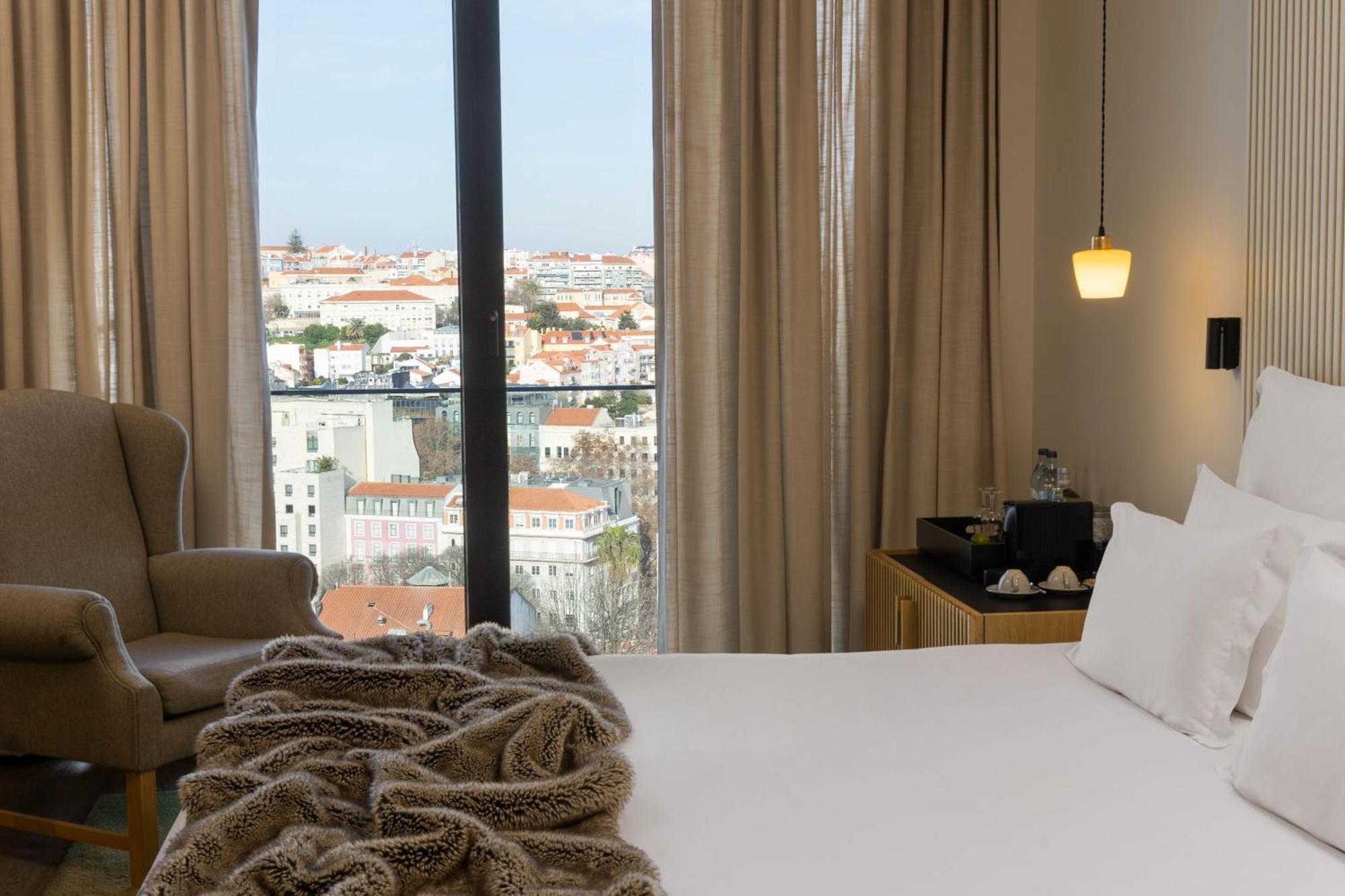 Quarto Superior com Cama de Casal ou 2 de Solteiro e Vista da Cidade