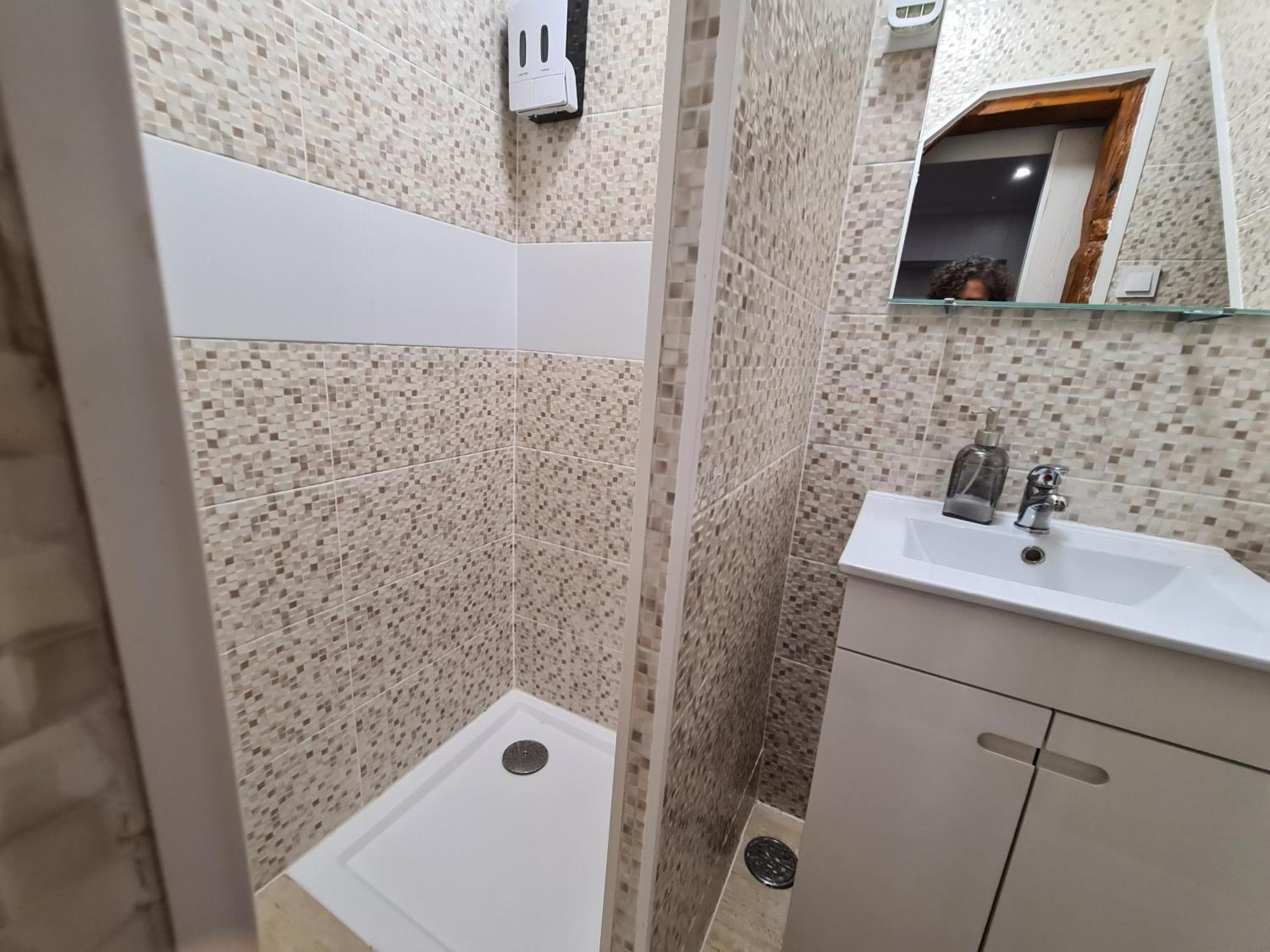 Single Room Private External Bathroom,1593843178:JPEG