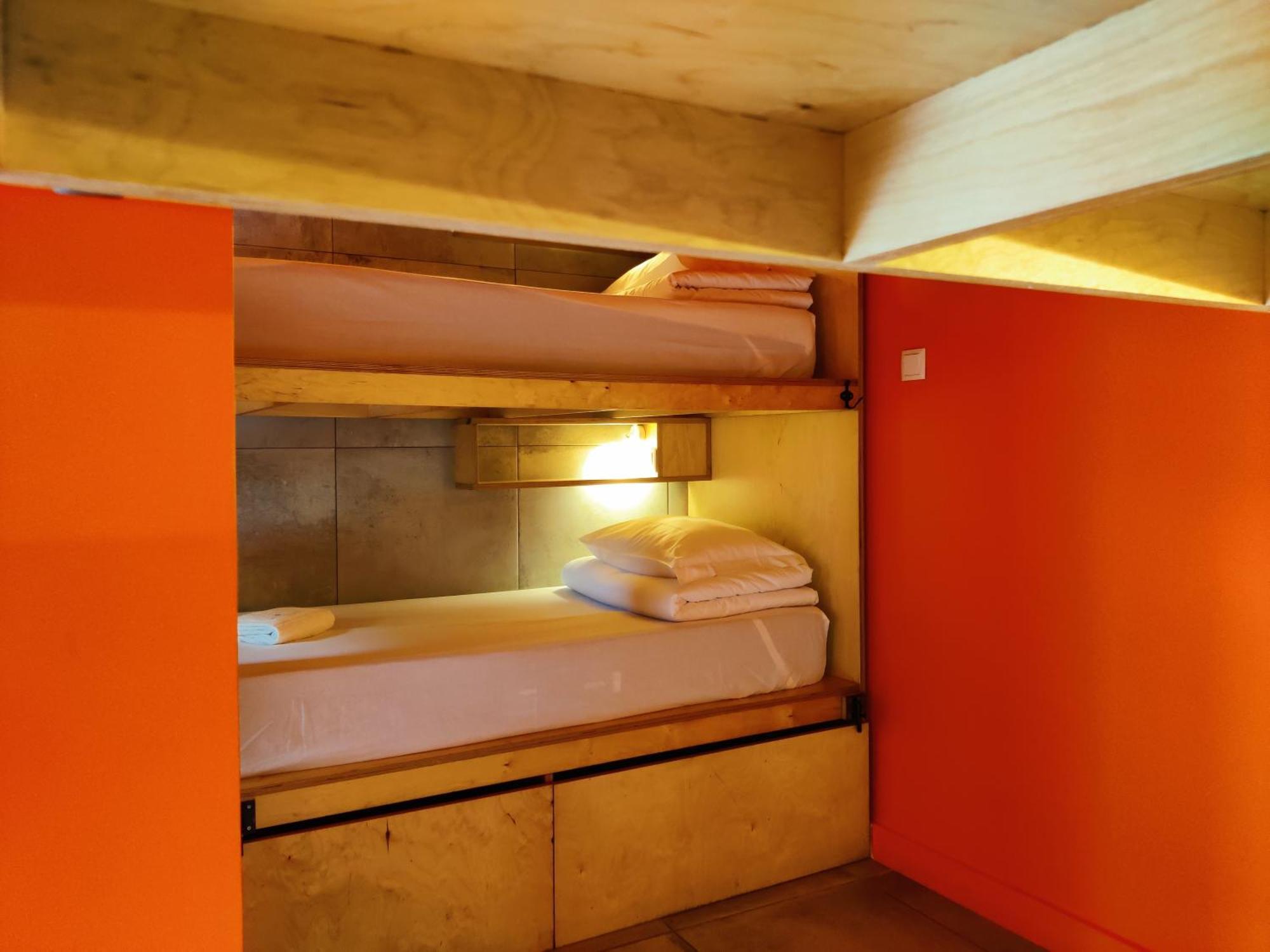 Single Bed 6-Bed Dormitory Room