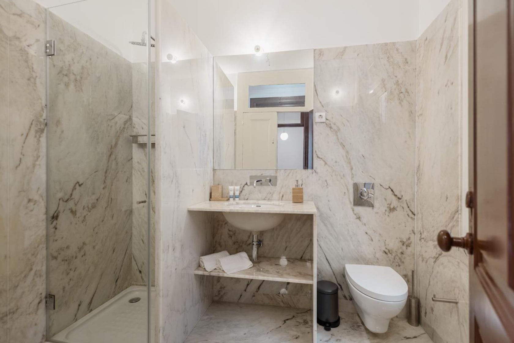 Quarto com 2 Camas de Solteiro e Terraço