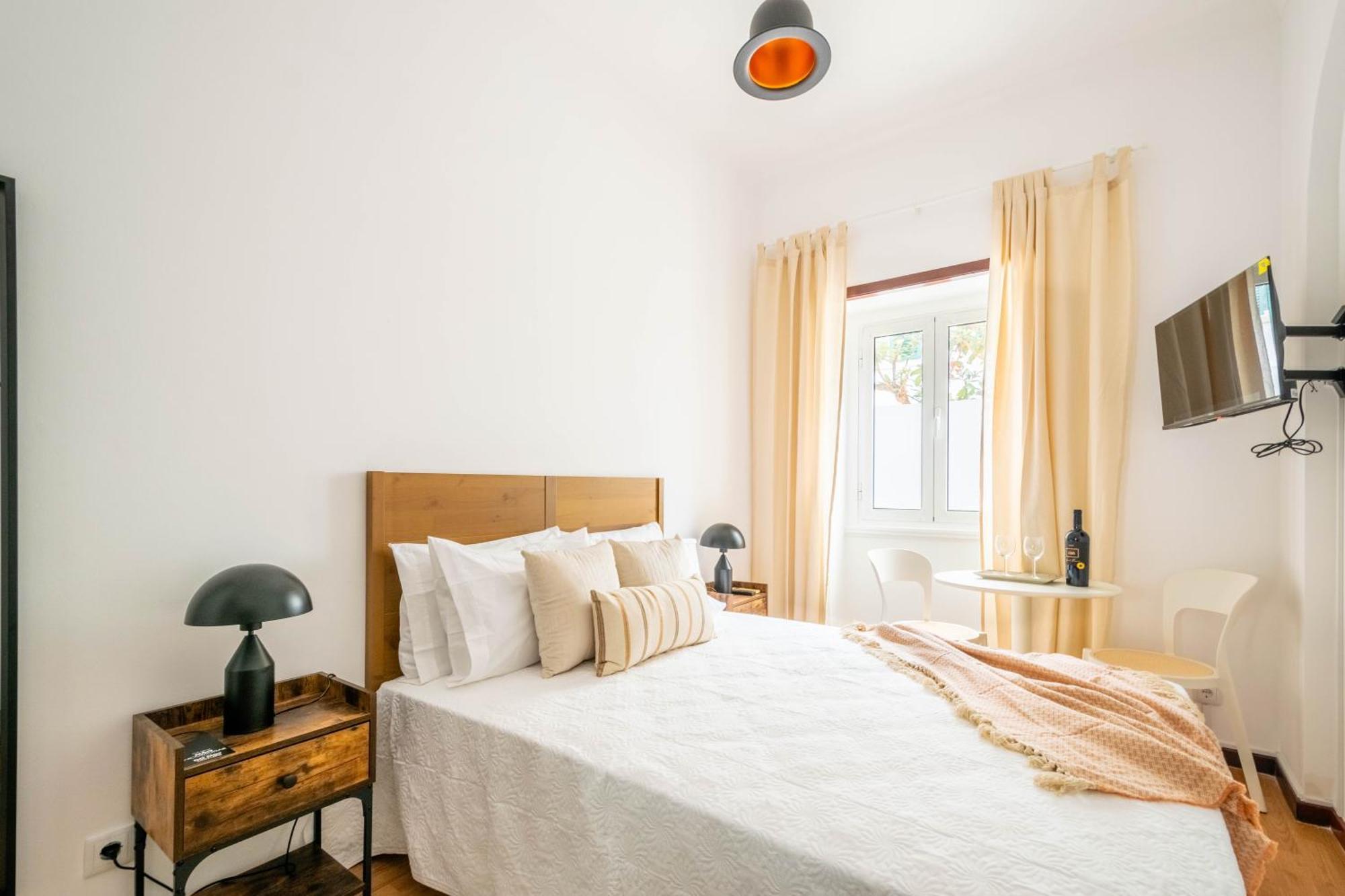 Tweepersoonskamer met Gedeelde Badkamer