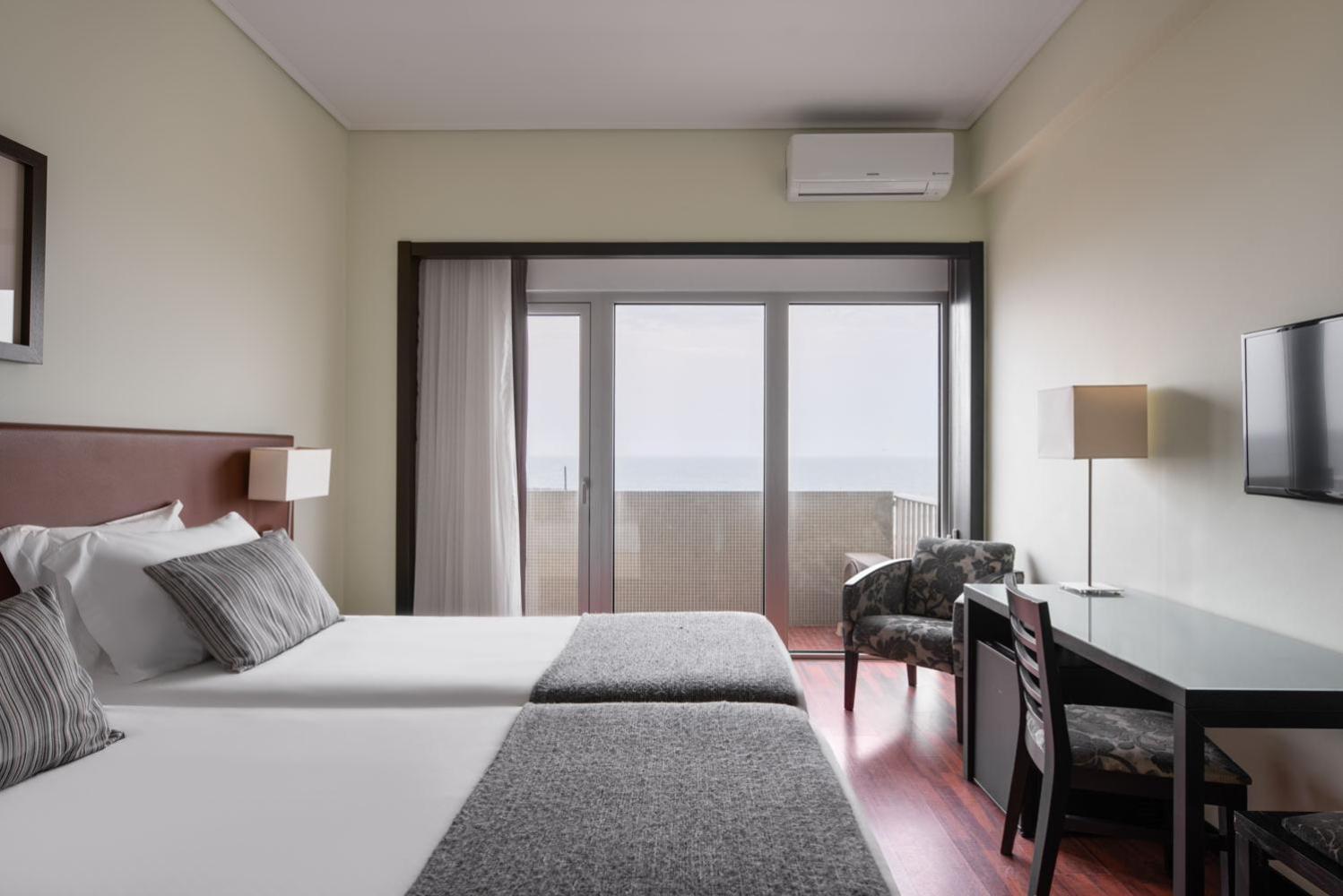 Double or Twin Room Front Sea View