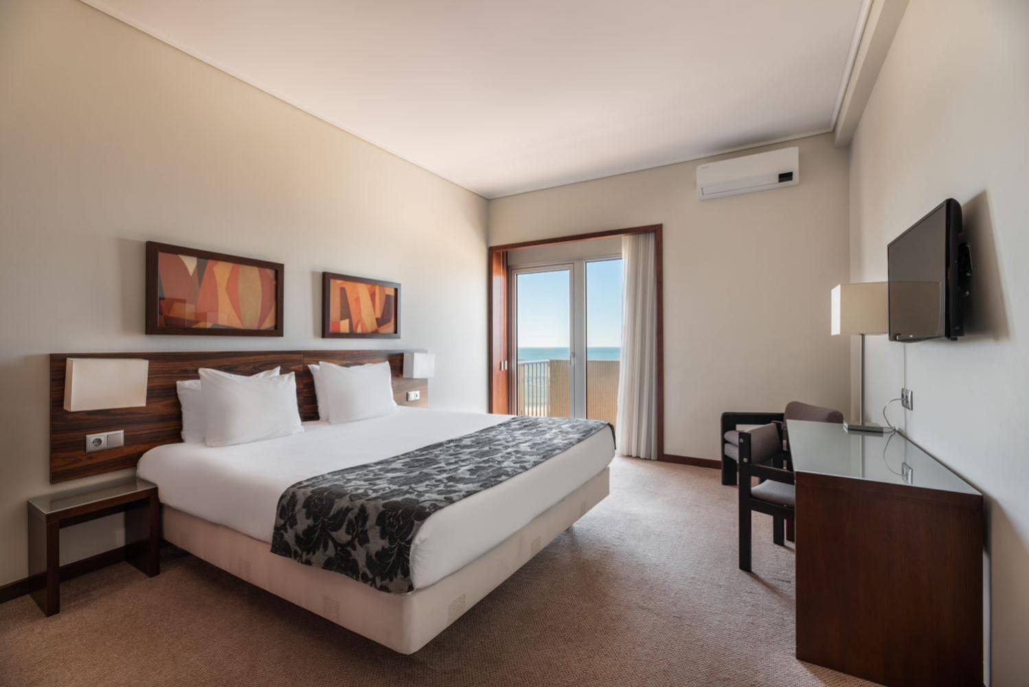 Double or Twin Room Front Sea View