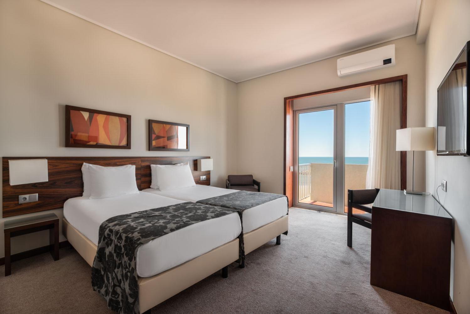 Double or Twin Room Front Sea View