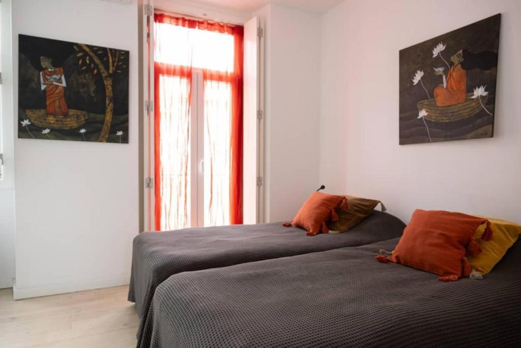 Quarto Grande com 2 Camas de Solteiro