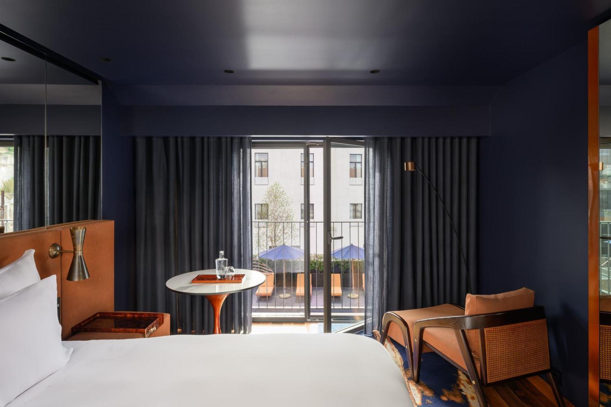 Chambre Lits Jumeaux Supérieure avec Vue sur la Piscine