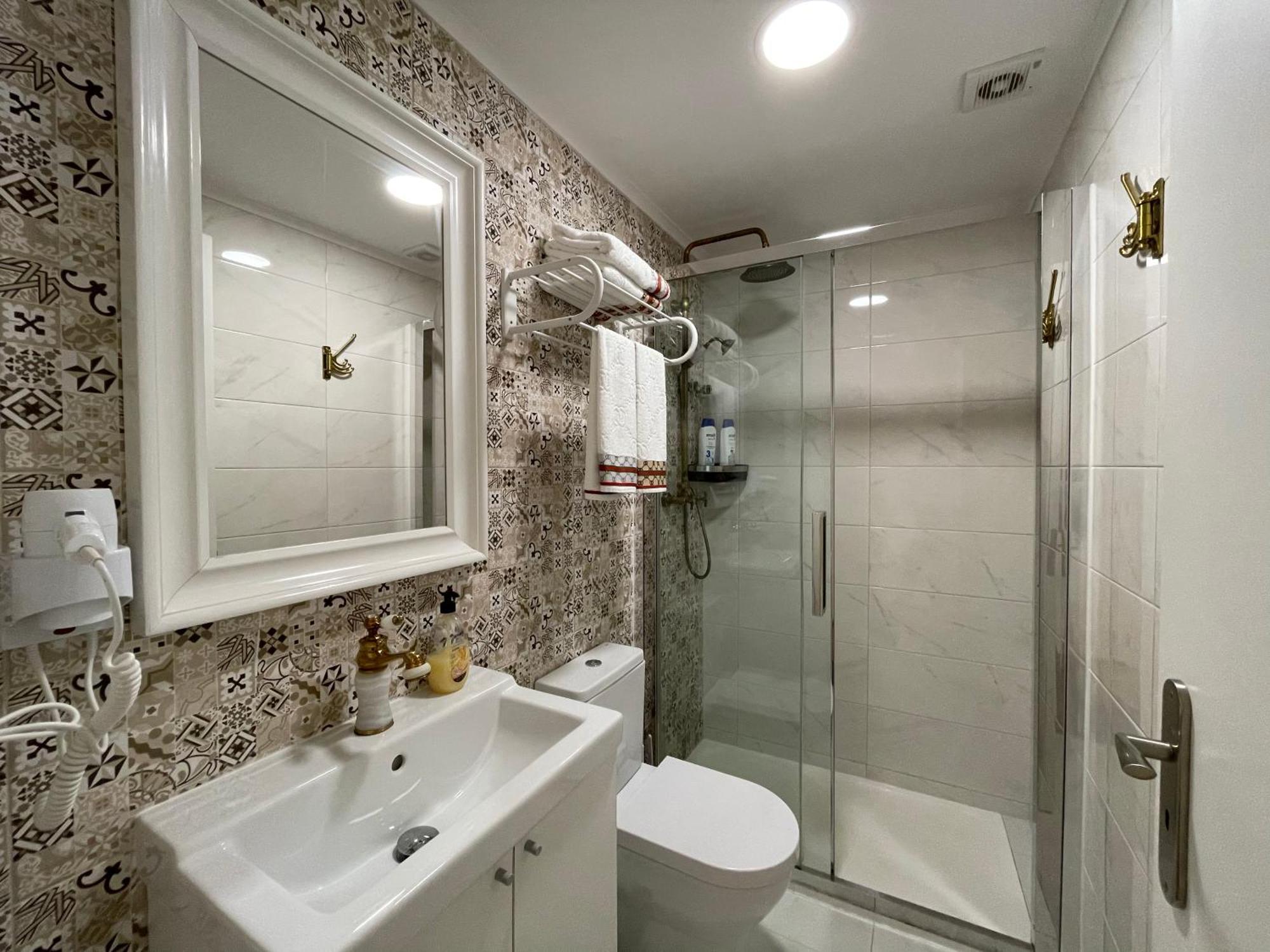 Double Room Private Bathroom
