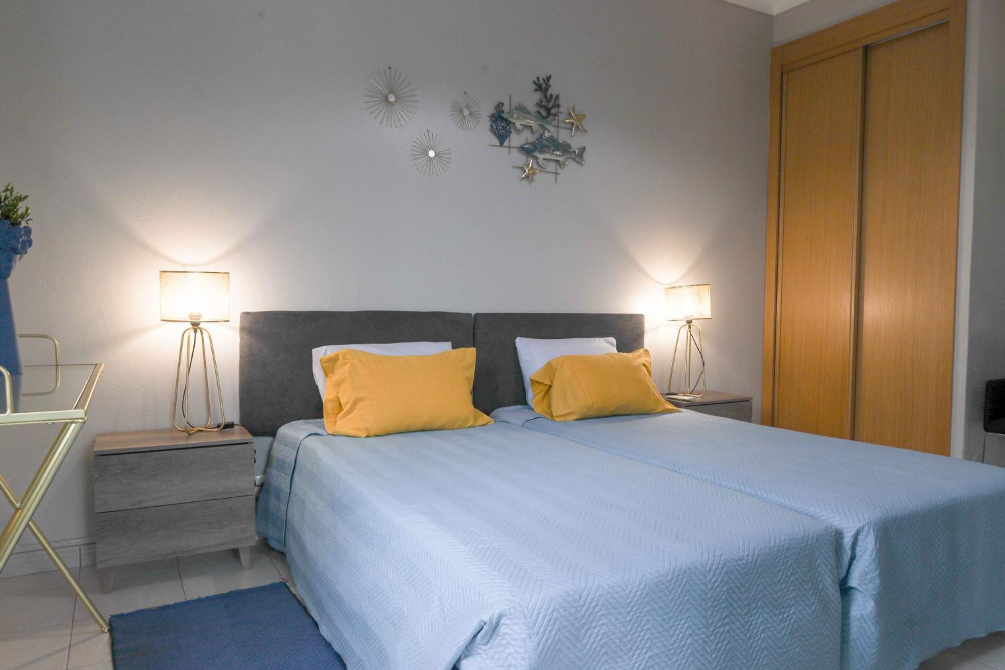 Quarto com 2 Camas de Solteiro