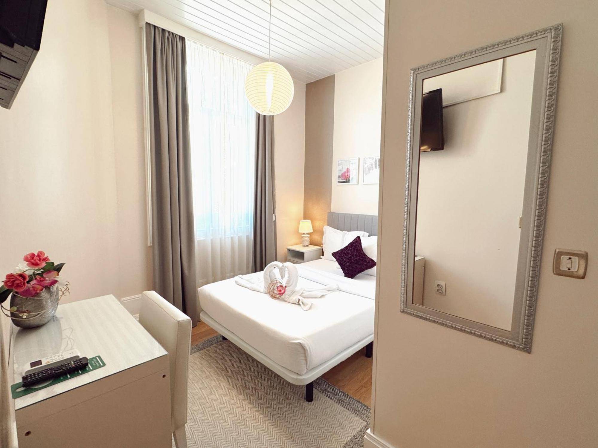 Double Room,1661112911:JPEG