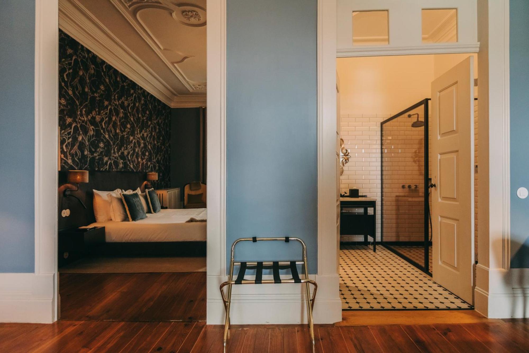 Royal with Bathtub