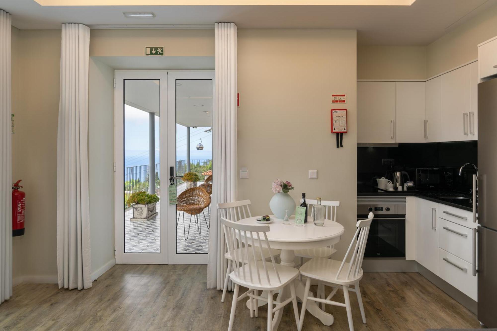 Quarto Superior com Cama de Casal ou 2 de Solteiro e Vista da Cidade