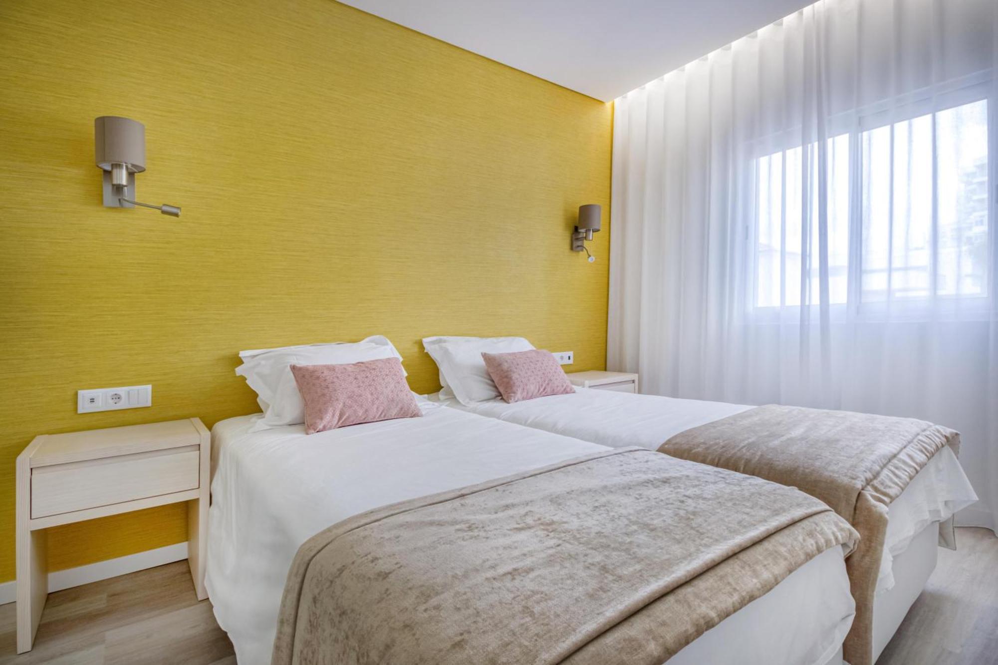 Quarto com 2 Camas de Solteiro