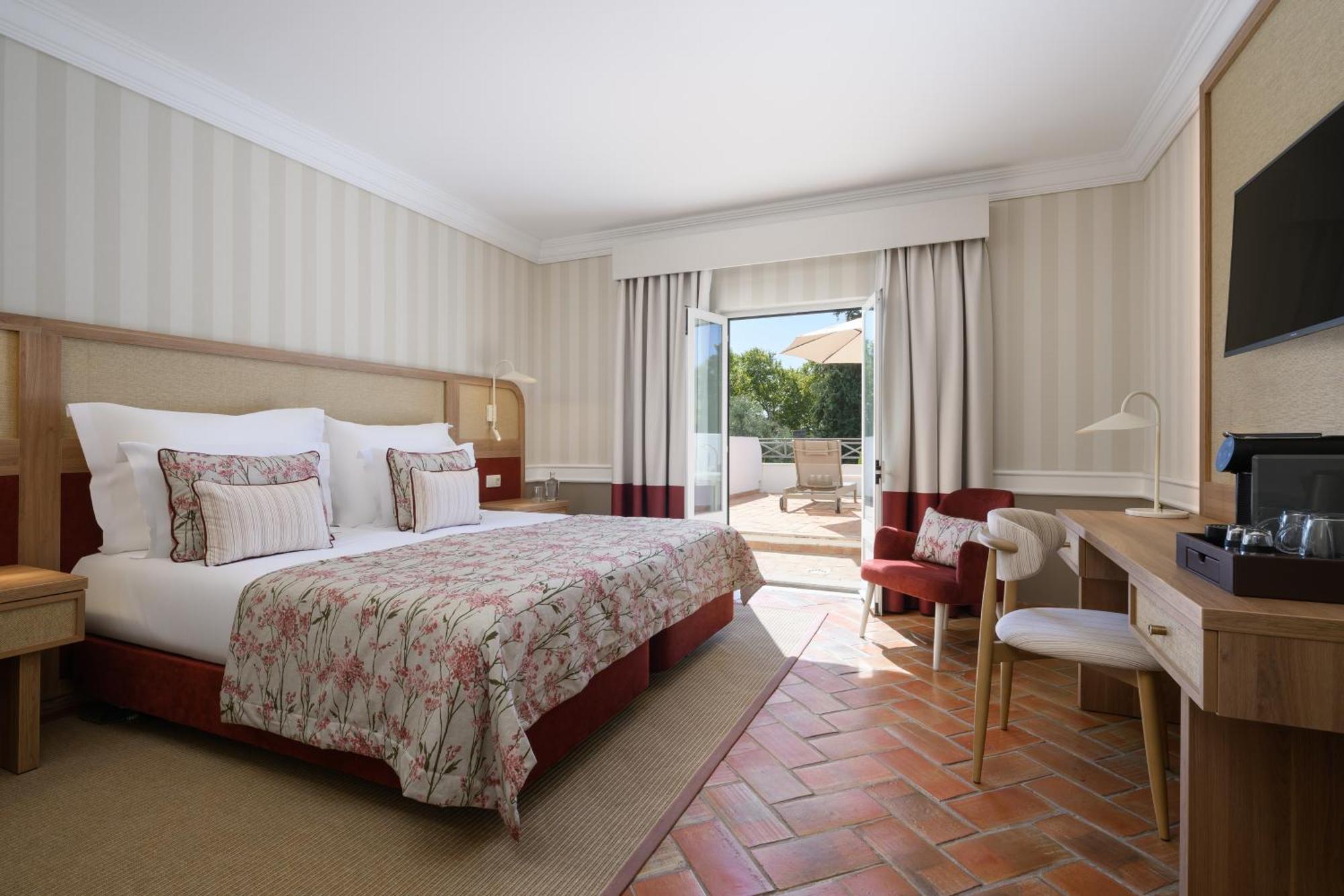 Classic Superior Room with Terrace and Garden View