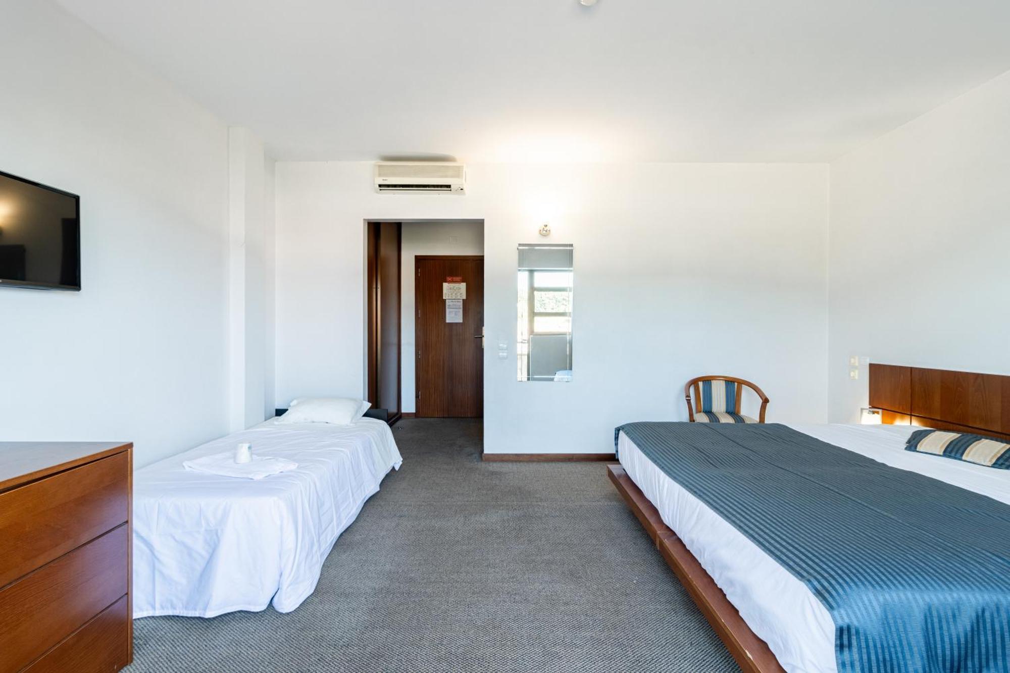 Quarto Familiar (2 Adultos + 1 Criança)