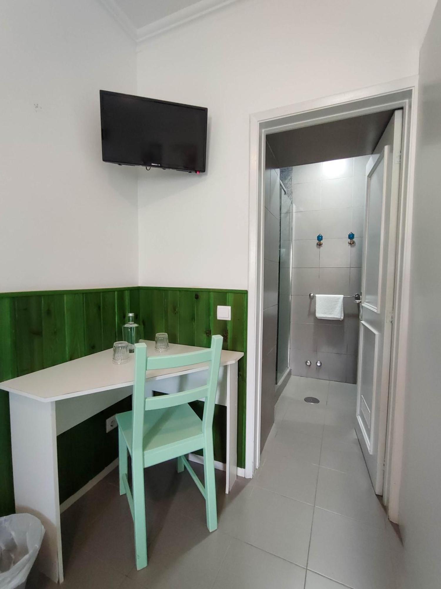Economy Room
