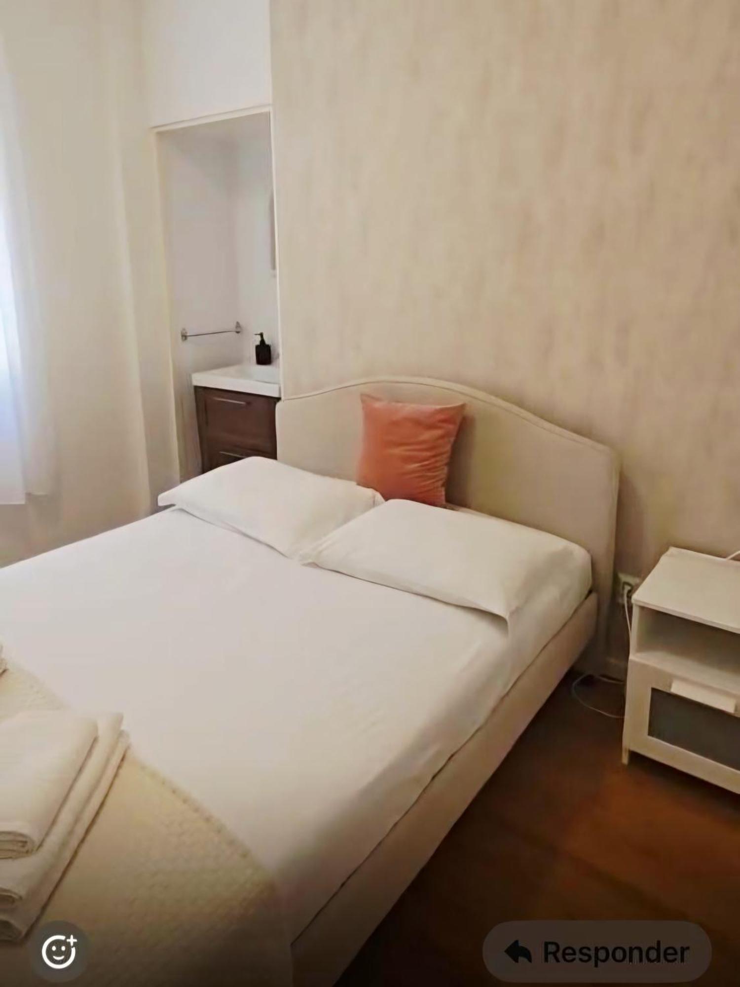 Quarto Duplo com Casa de Banho Partilhada