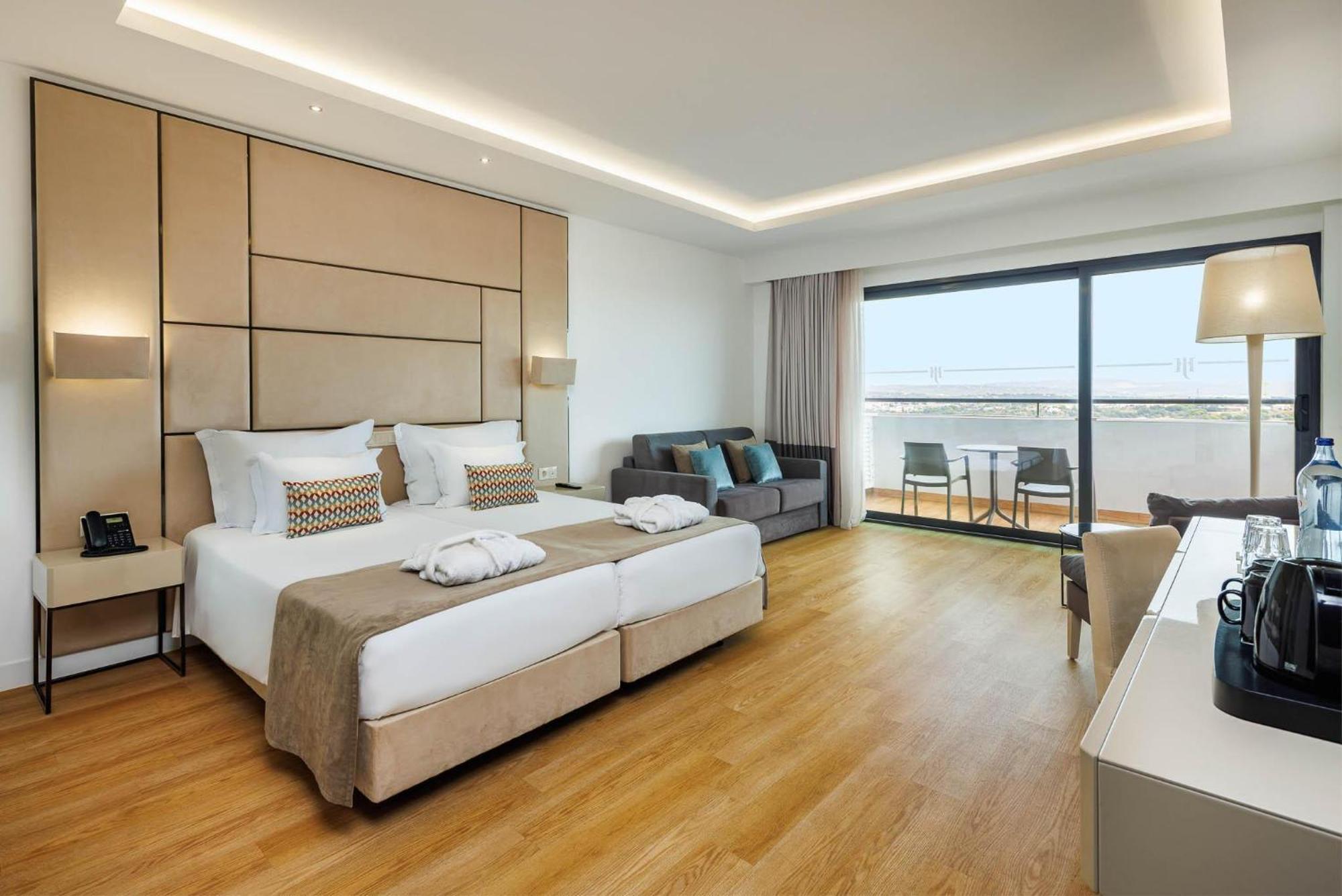 Suite (2 Adultes + 3 Enfants de moins de 12 Ans)
