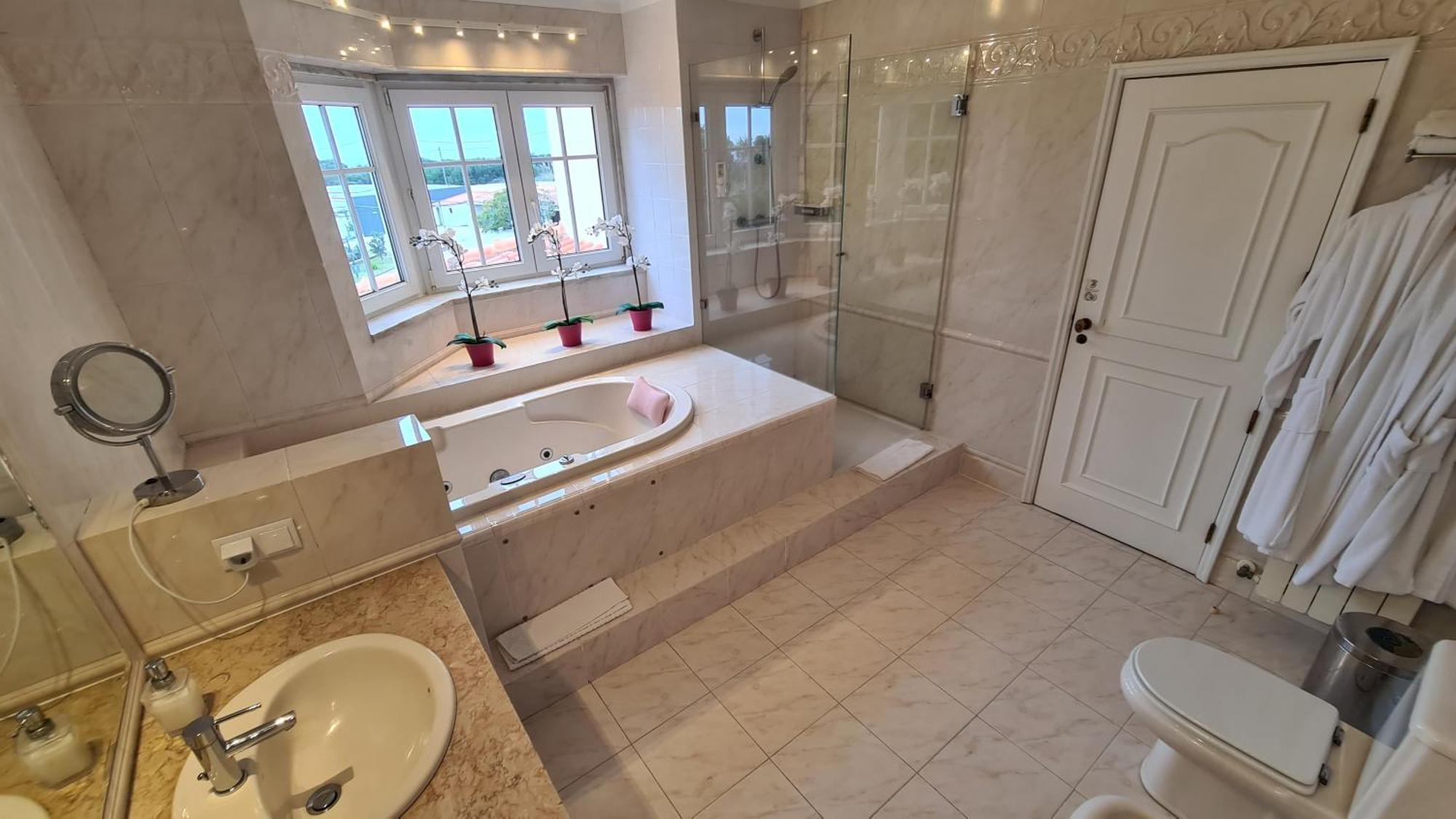 Two-Bedroom Suite,1743056252:JPEG