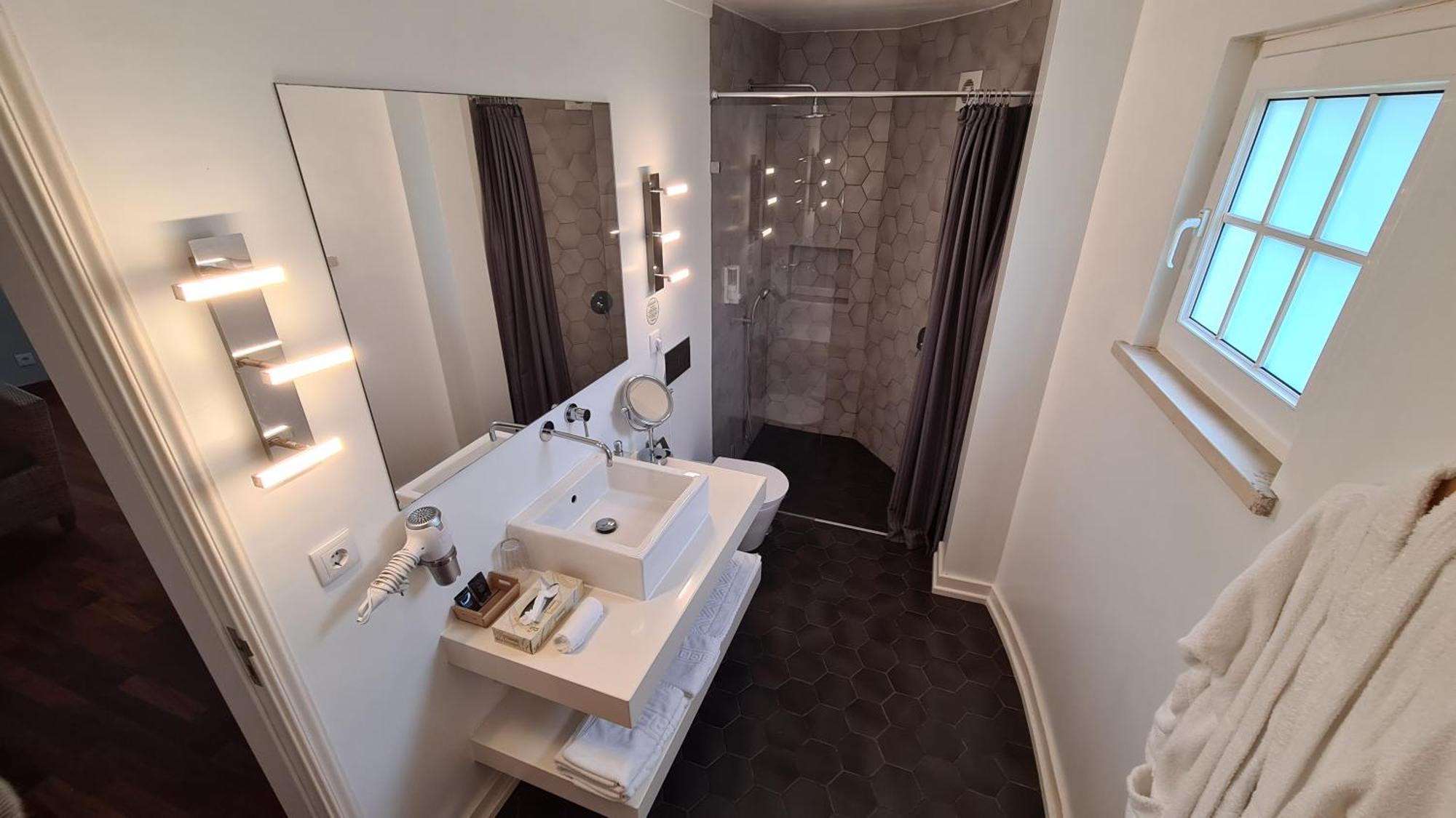 Junior Suite with Sea View,1743056260:JPEG