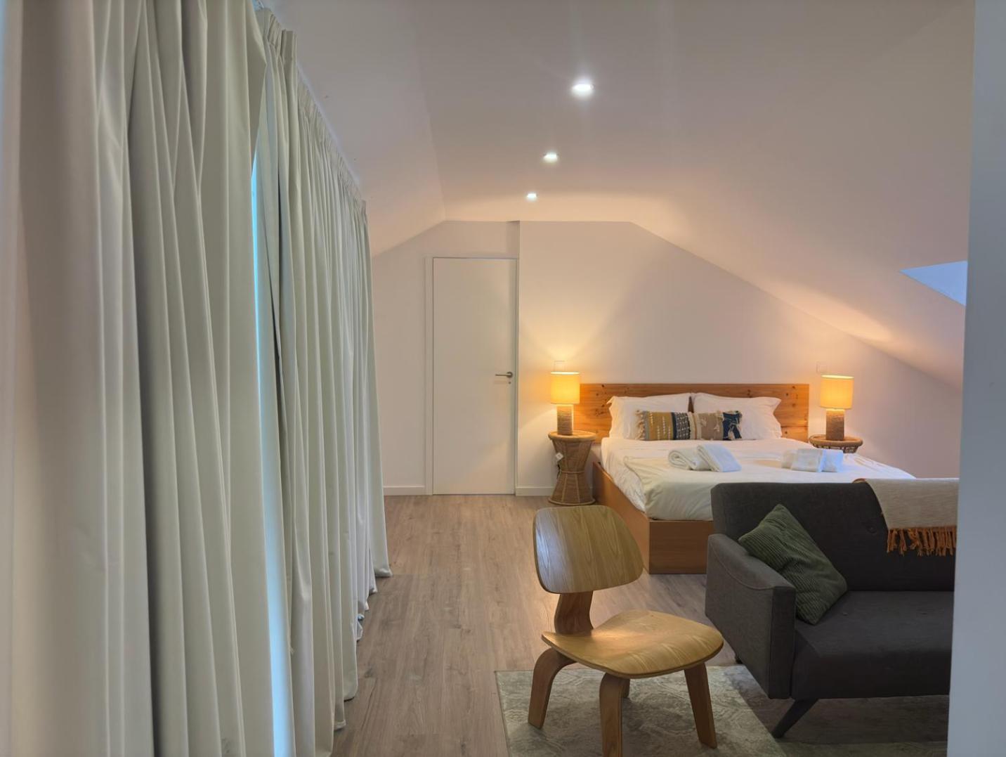 Estudio con cama extragrande