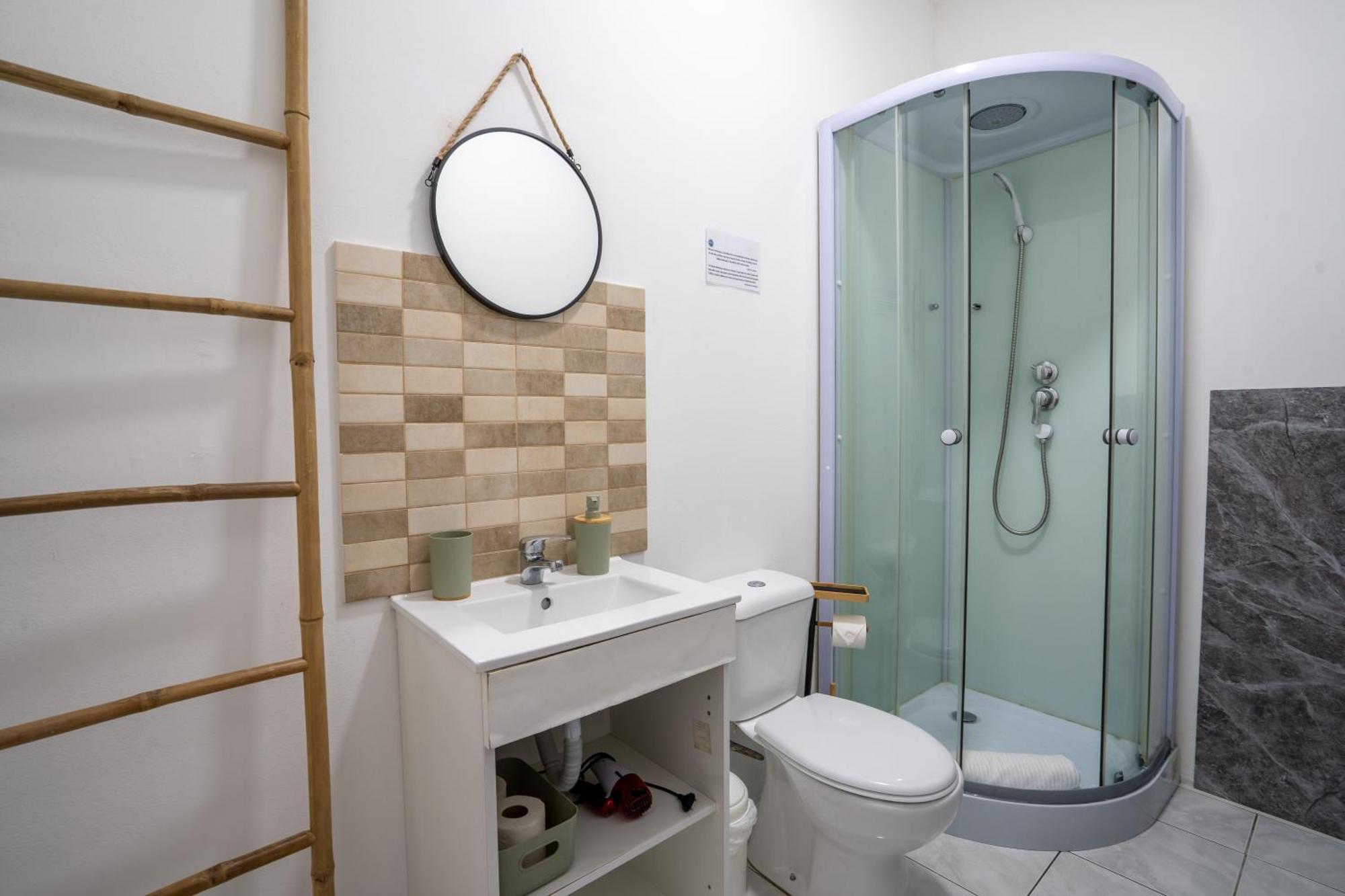 Double Room Private Bathroom
