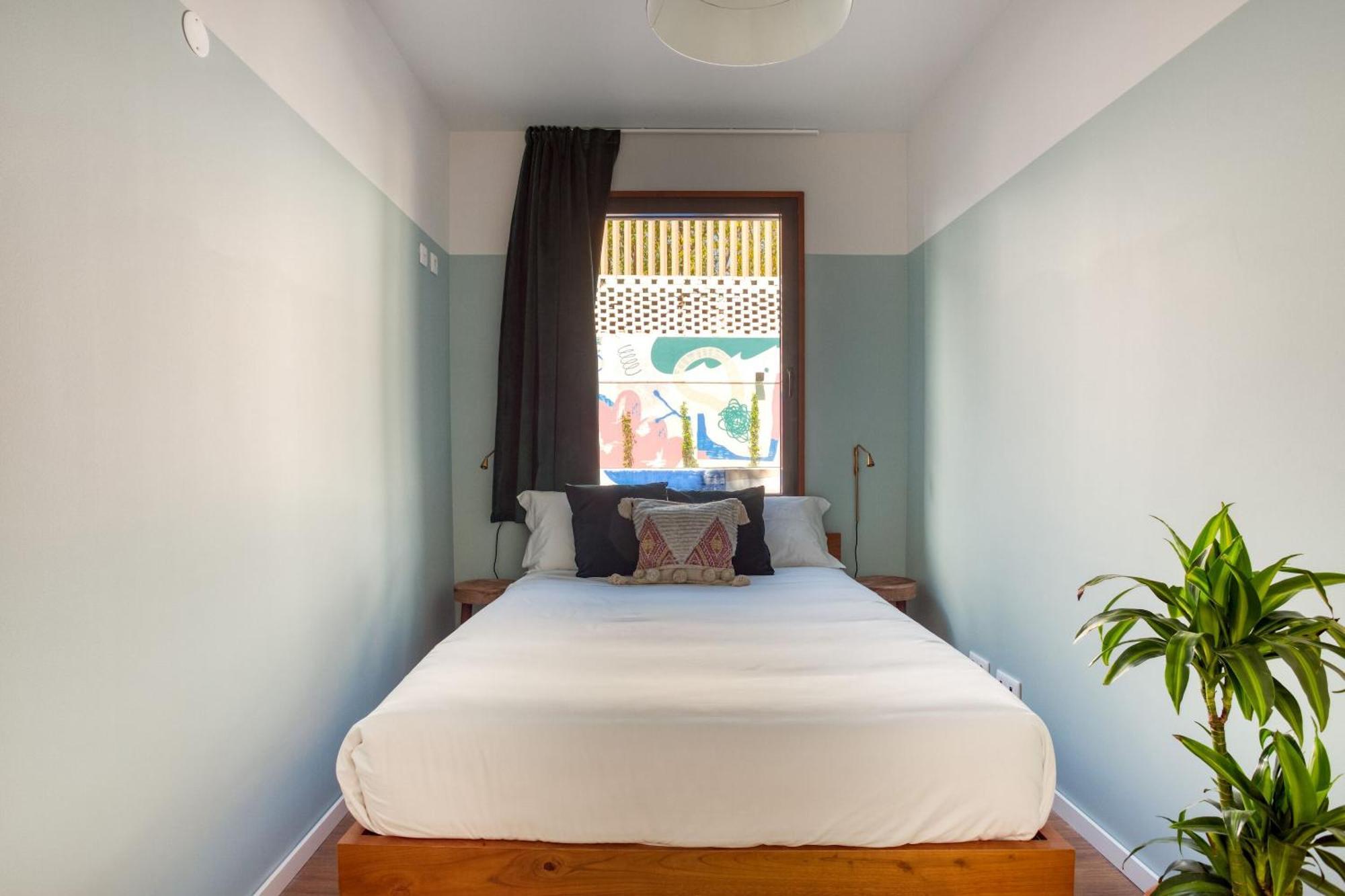 Compact Room - Double Bed with Shared Bathroom,1756577614:JPEG