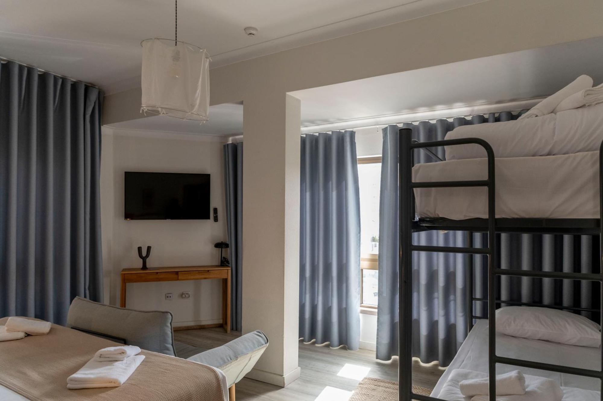 Family Room,1758643371:JPEG