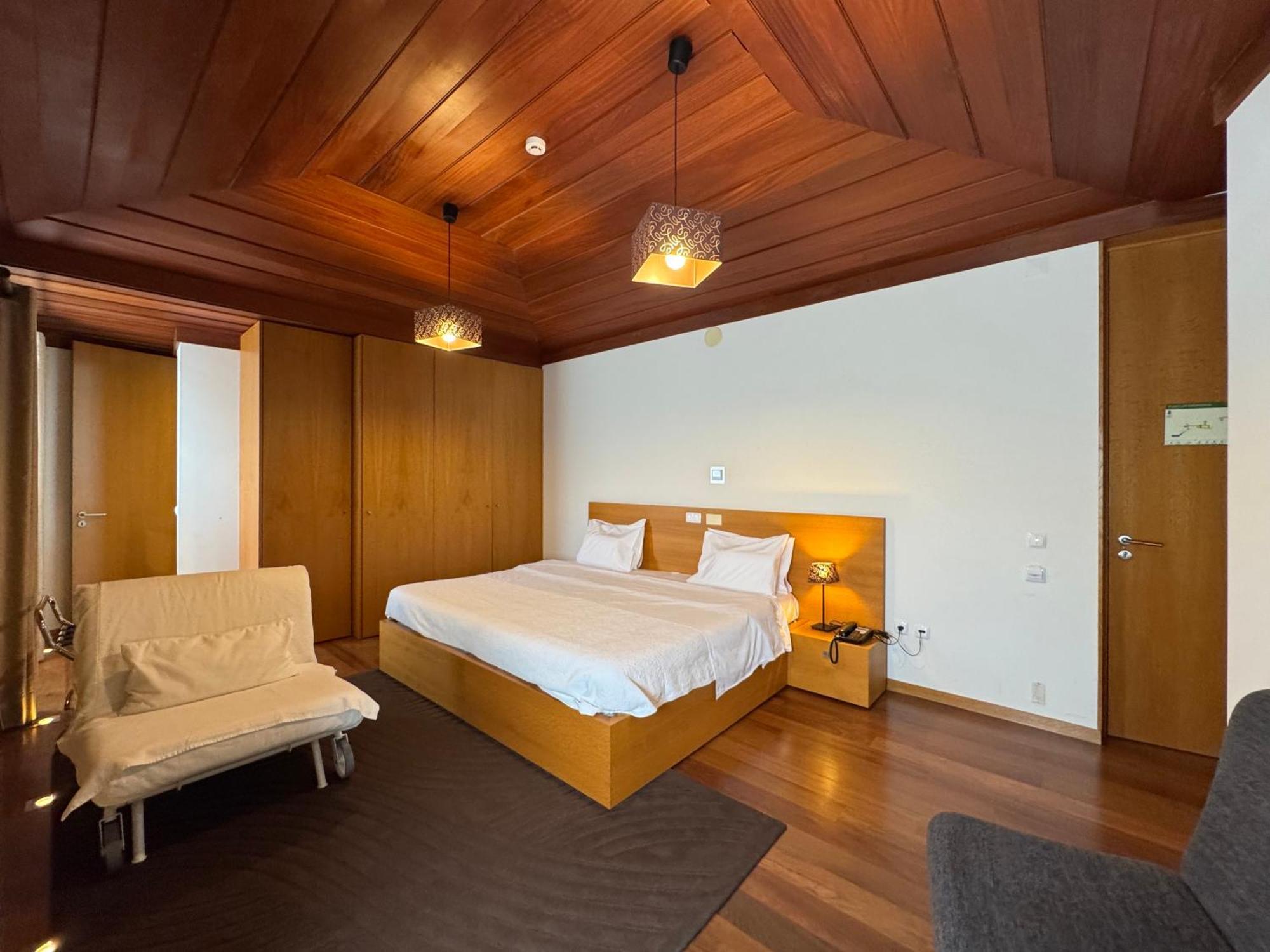 Quarto Deluxe com Cama de Casal ou 2 de Solteiro e Banheira de Hidromassagem