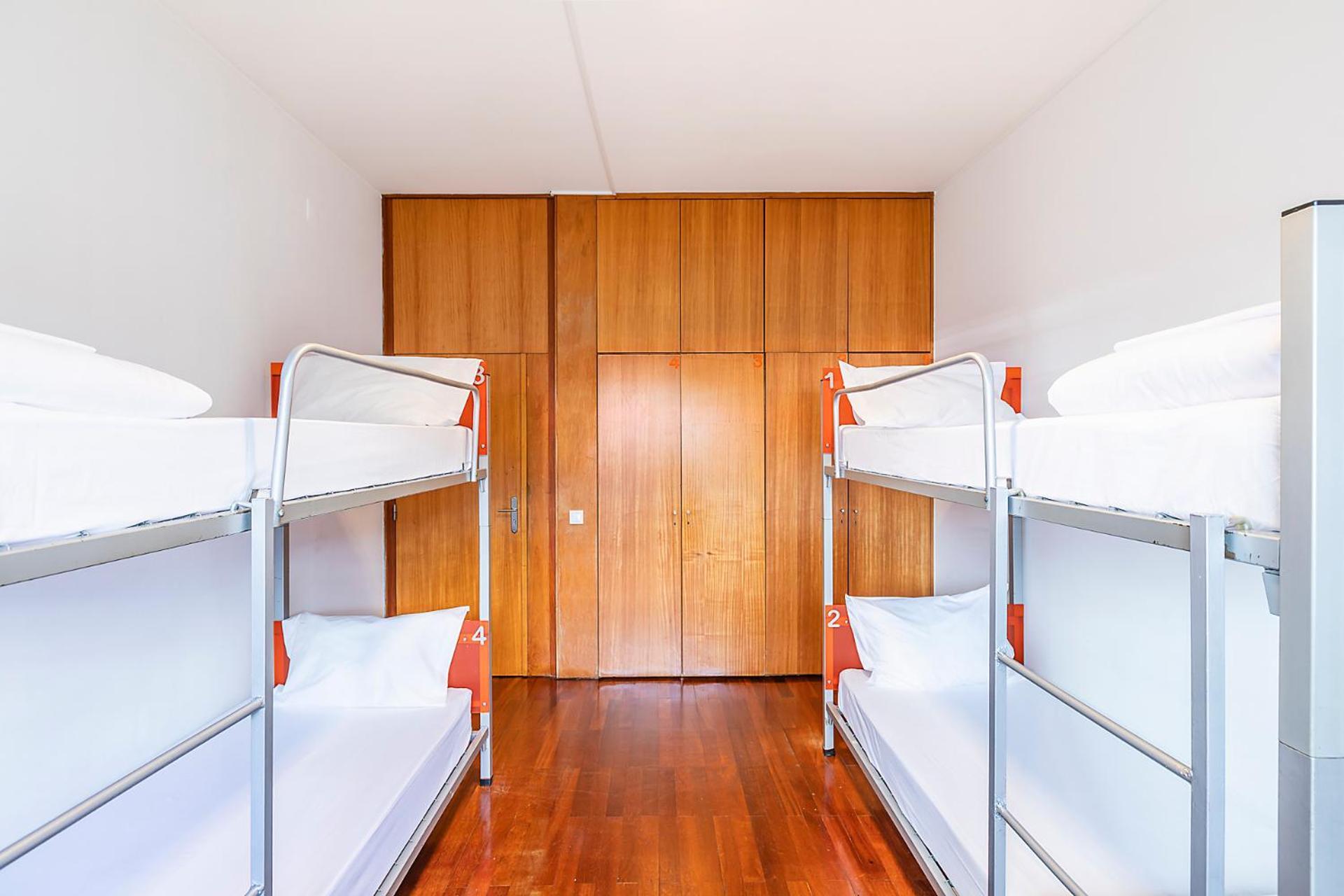 Posto Letto in Dormitorio Maschile per 4 Persone