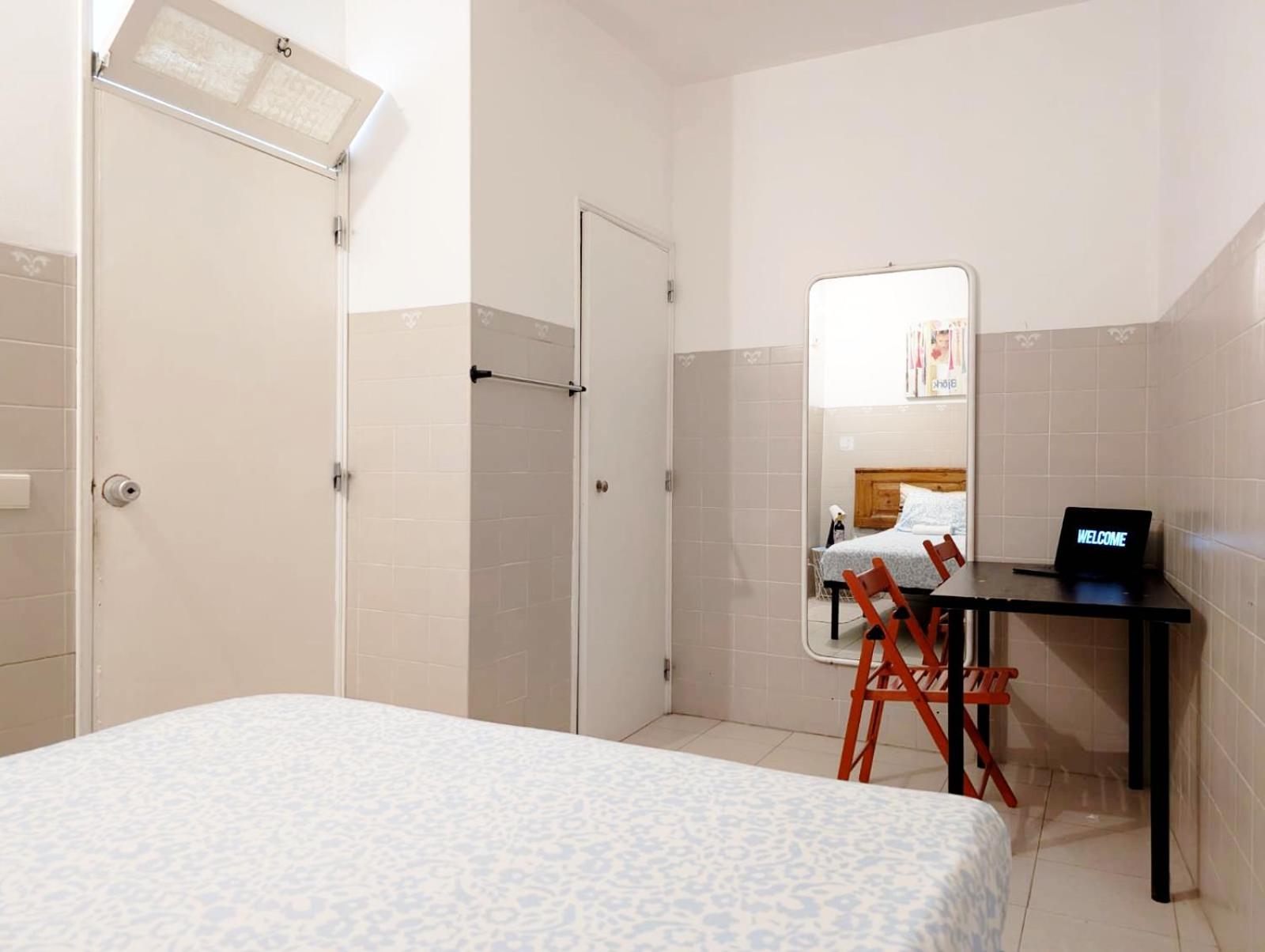 Quarto Duplo Standard com Banheiro Compartilhado