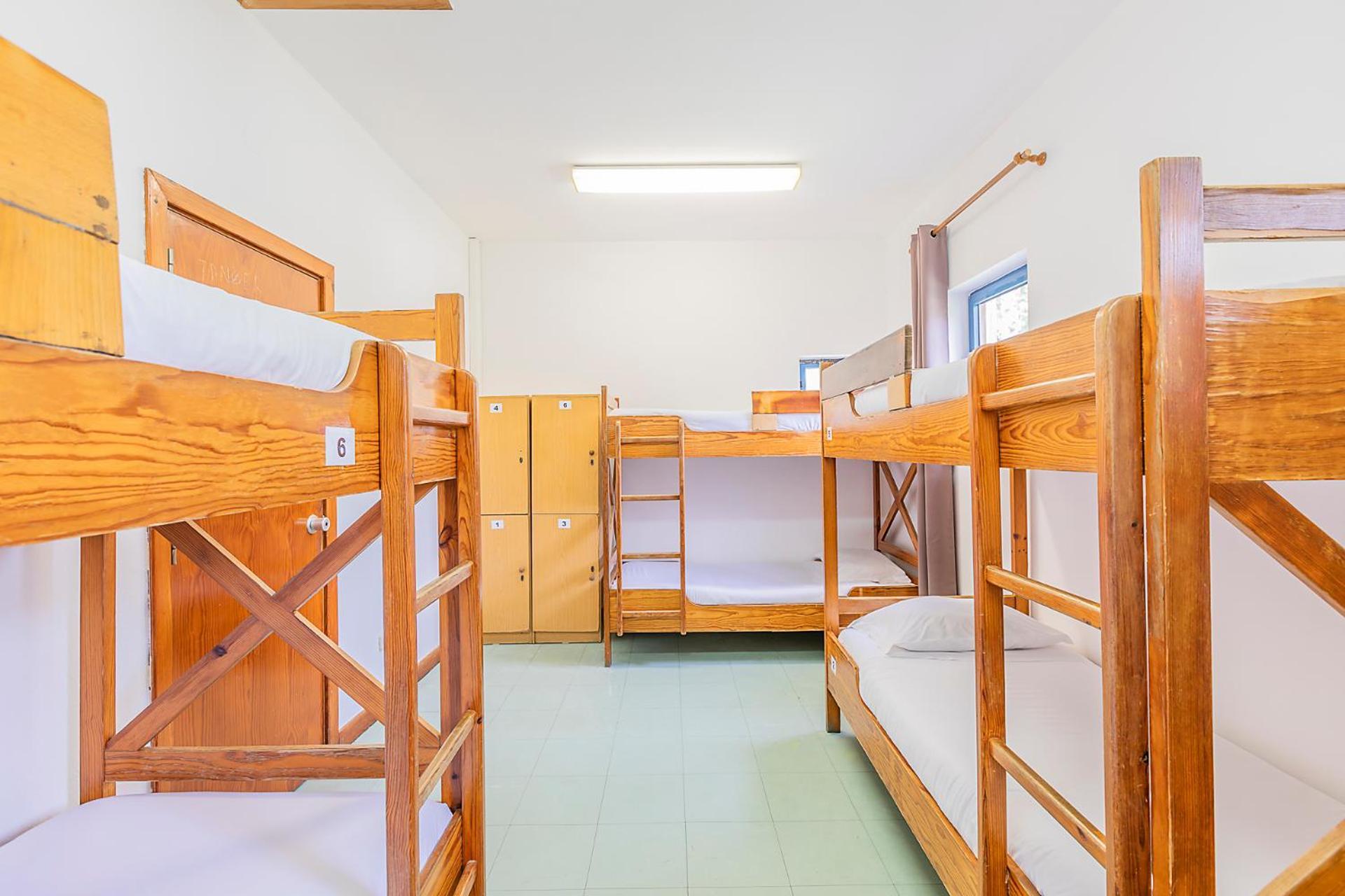 Stapelbed in een Vrouwenslaapzaal met 8 Bedden