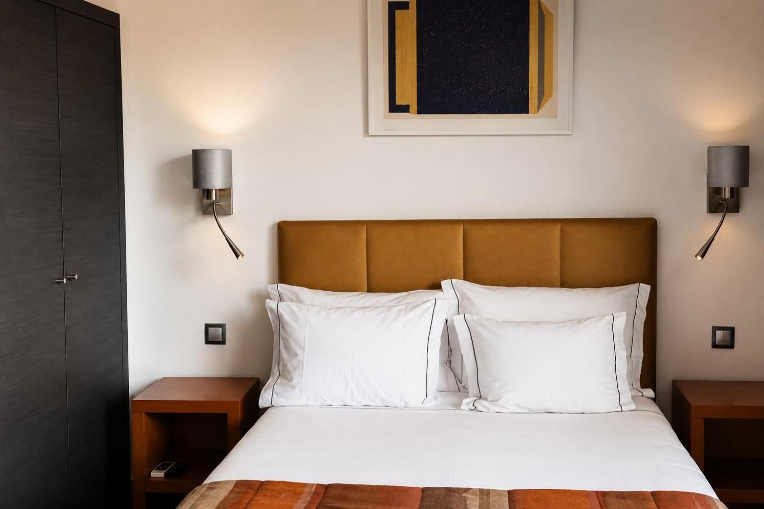 Chambre Double - Vue sur Court de Tennis