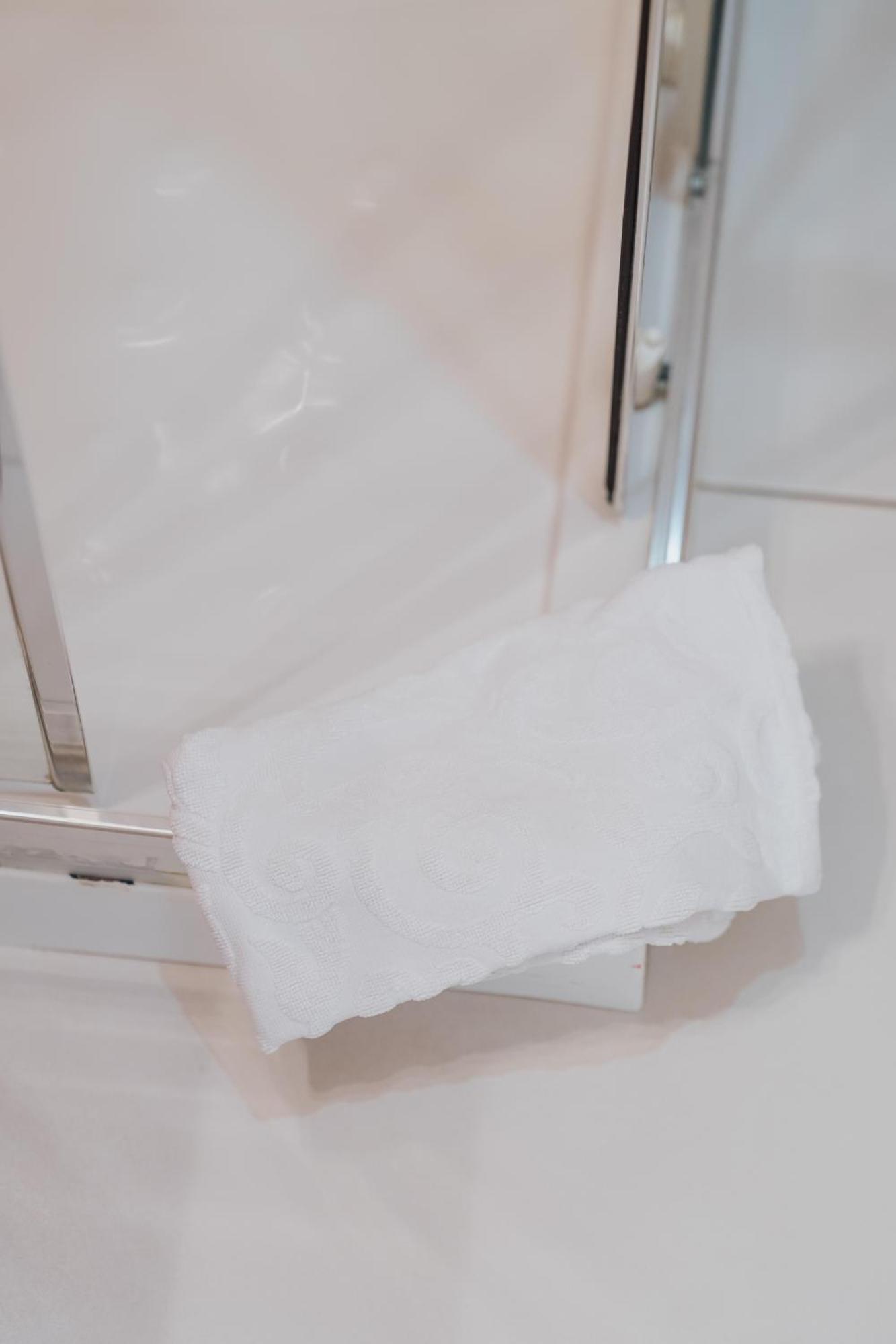 Zweibettzimmer mit eigenem Bad