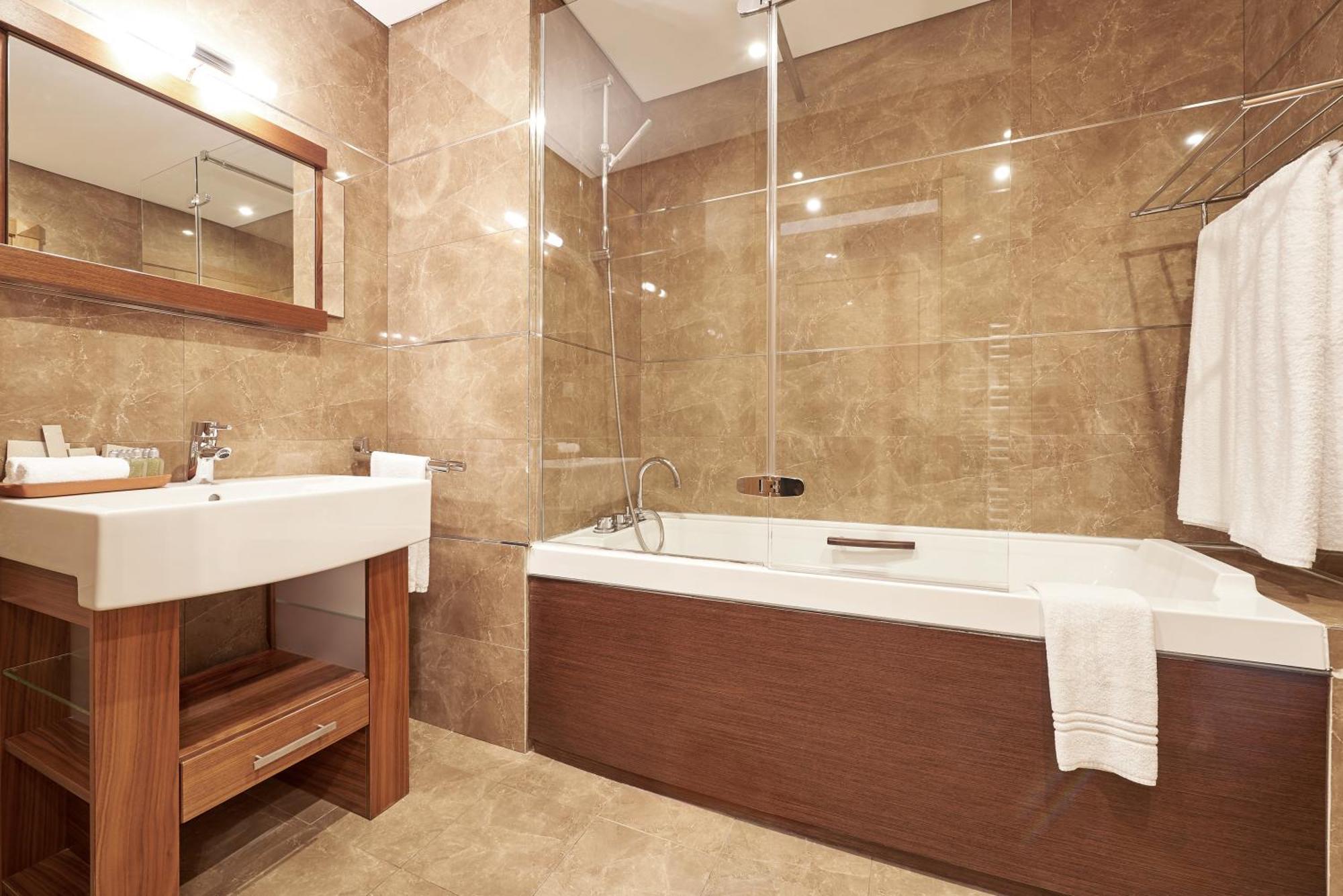 Apartamento de 2 Quartos com Vista para a Piscina
