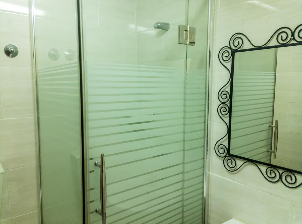 Quarto Triplo com Casa de Banho Privativa
