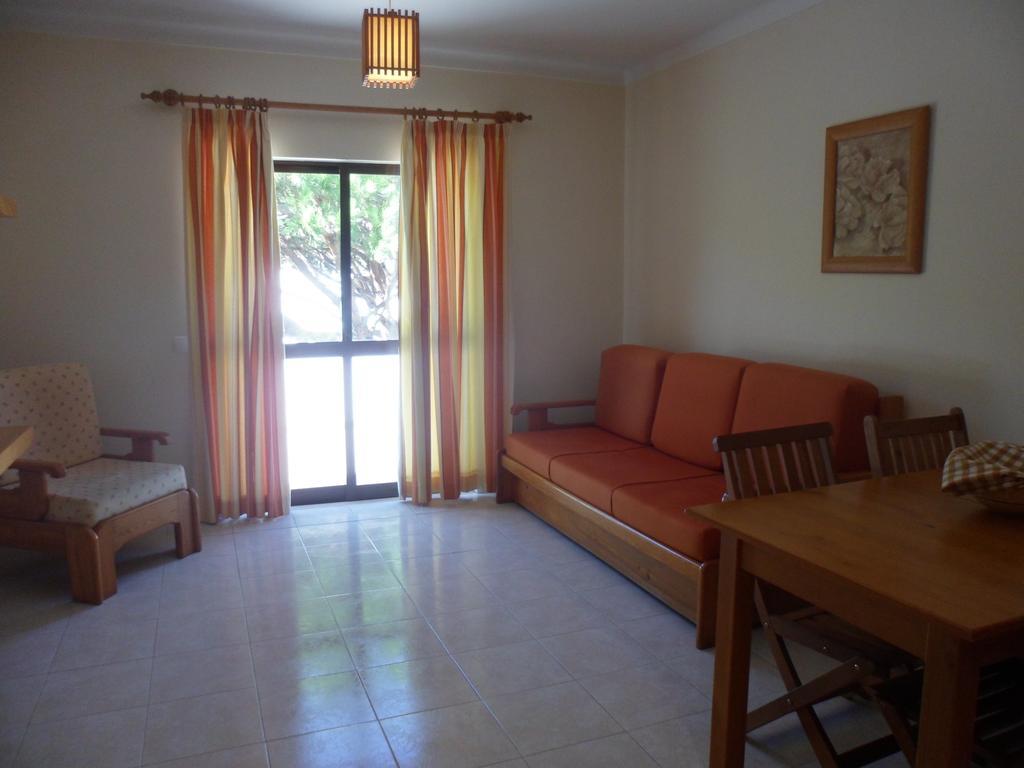 Apartamento com 2 Quartos e Acesso à Piscina