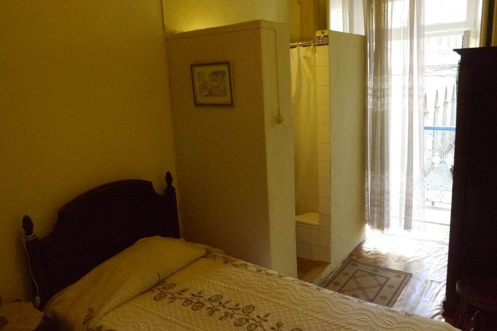 Quarto Twin com Chuveiro Privado e WC Partilhado