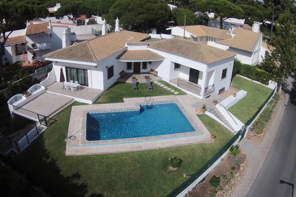 Vila com Piscina Privativa