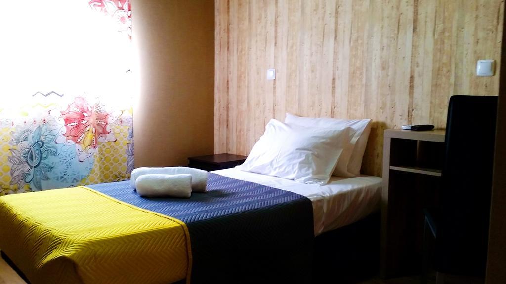 Quarto Individual com Chuveiro
