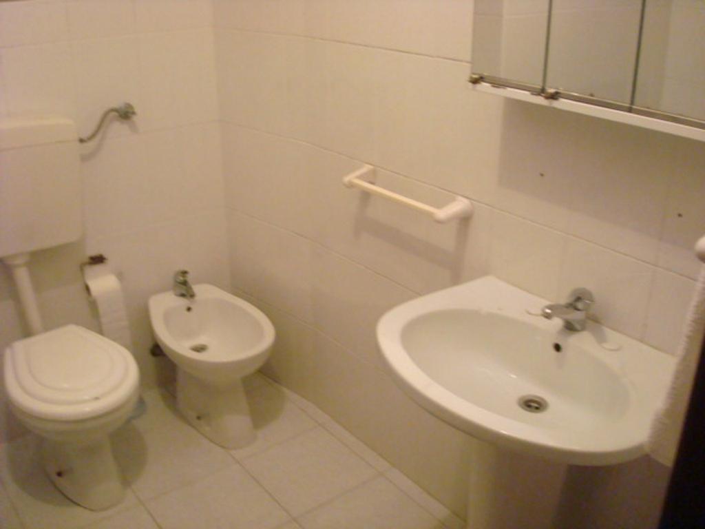 Quarto Individual Standard com Casa de Banho Partilhada