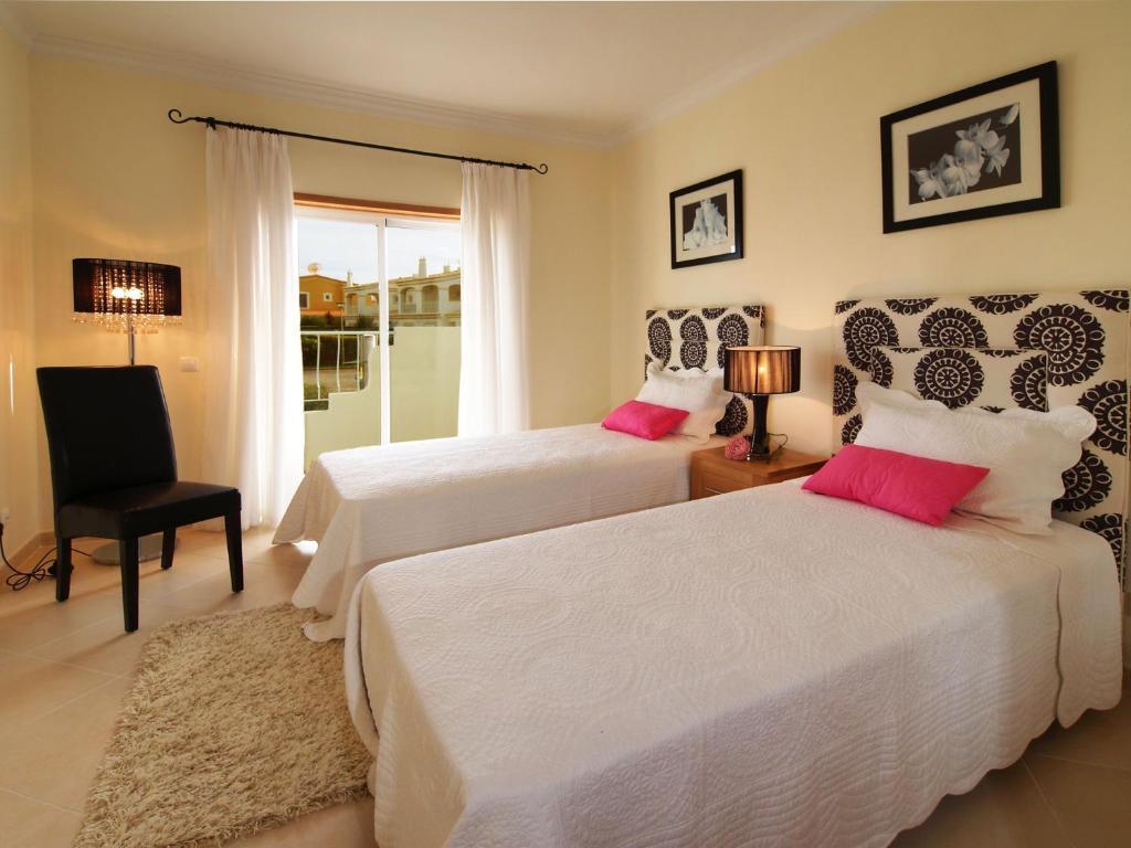 Apartamento com 2 Quartos e Vista Piscina