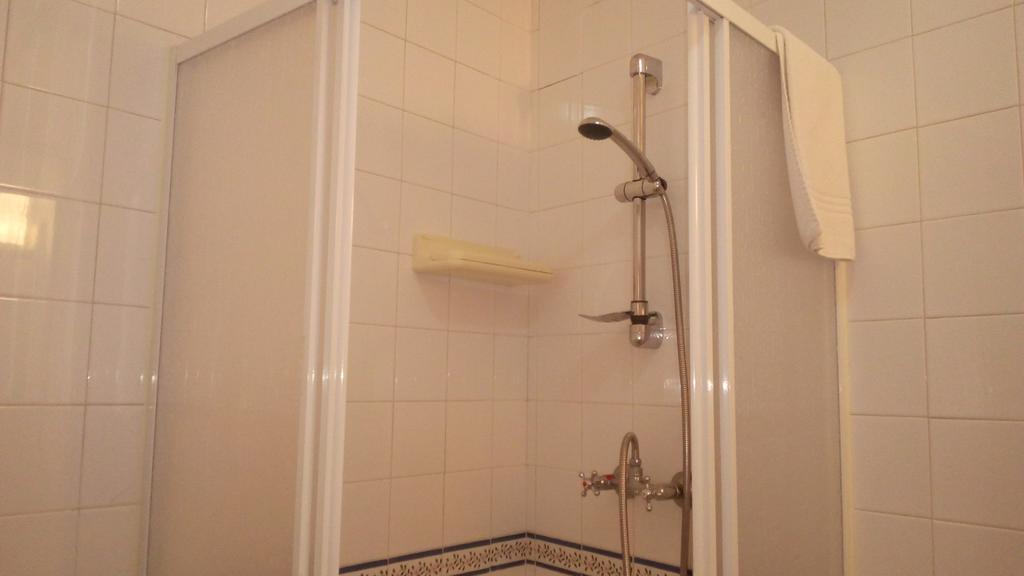 Chambre Lits Jumeaux avec Salle de Bains Privative