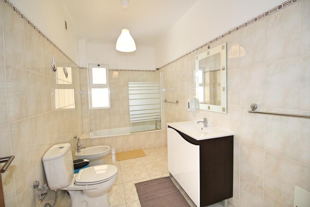 Standard Twin Room with Shared Bathroom,904037692:JPEG