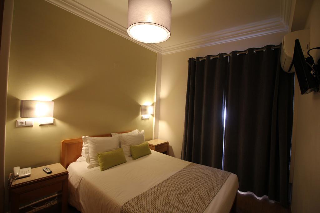 Quarto Duplo com Cama de Casal